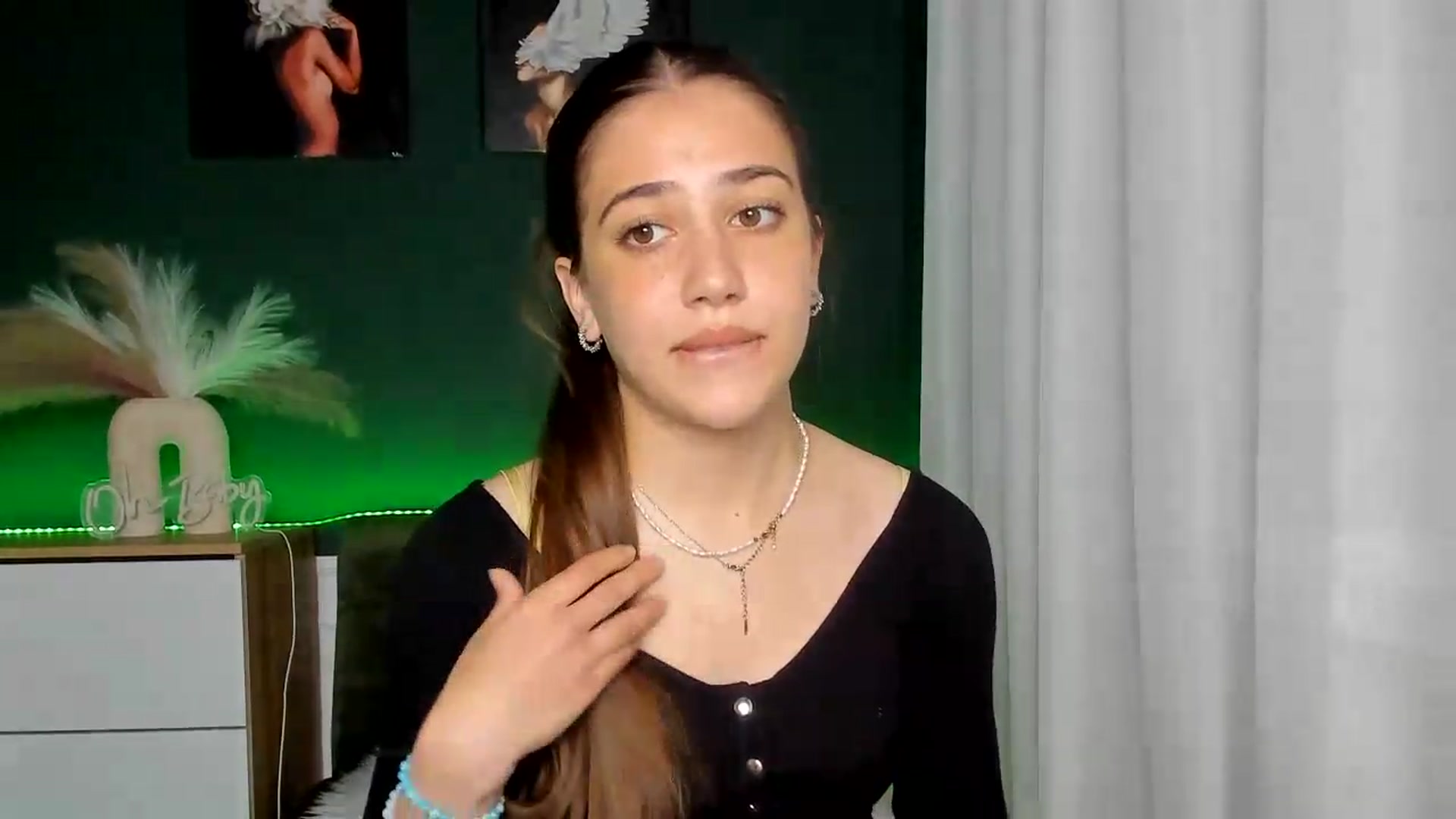 Gallery image thumbnail from AlexaPirs's myfreecams stream on, 06/03/2026, 16:30 image 2 of 20