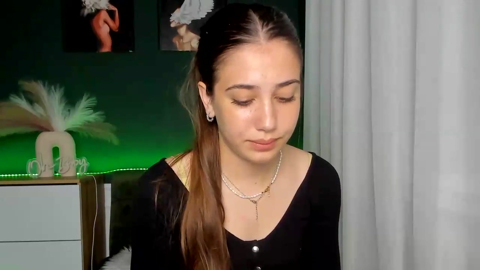 Gallery image thumbnail from AlexaPirs's myfreecams stream on, 06/03/2026, 16:30 image 10 of 20