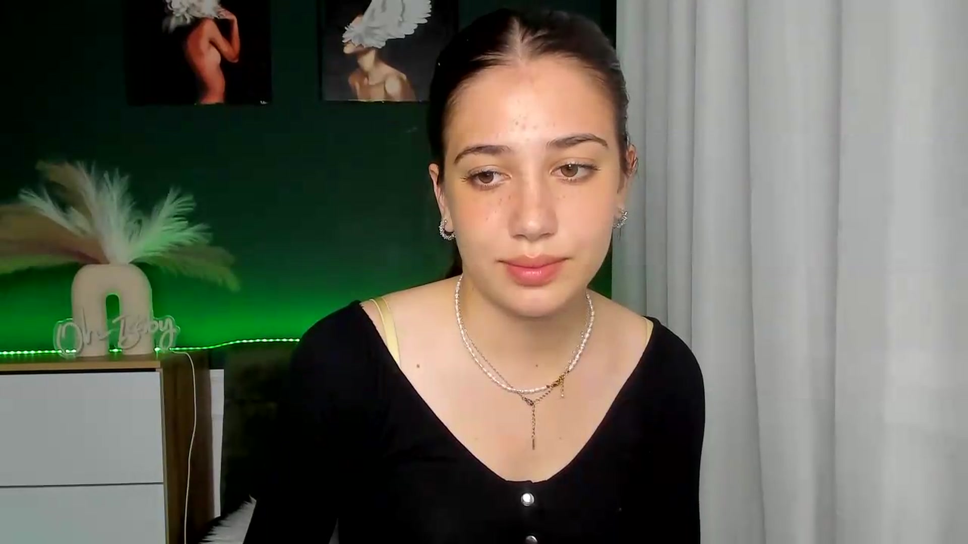 Gallery image thumbnail from AlexaPirs's myfreecams stream on, 06/03/2026, 16:30 image 4 of 20