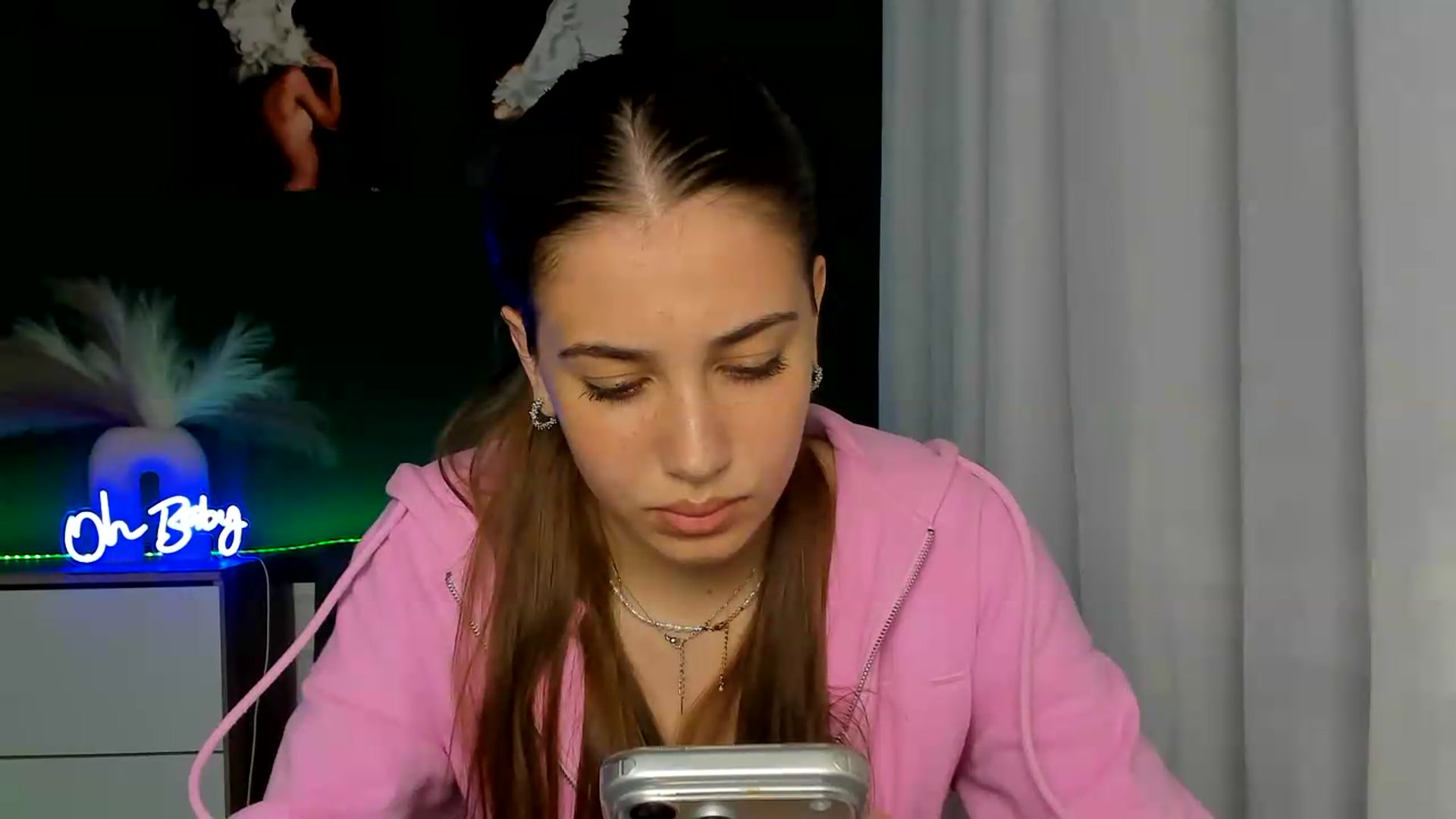 Gallery image thumbnail from AlexaPirs's myfreecams stream on, 06/04/2026, 16:54 image 6 of 20