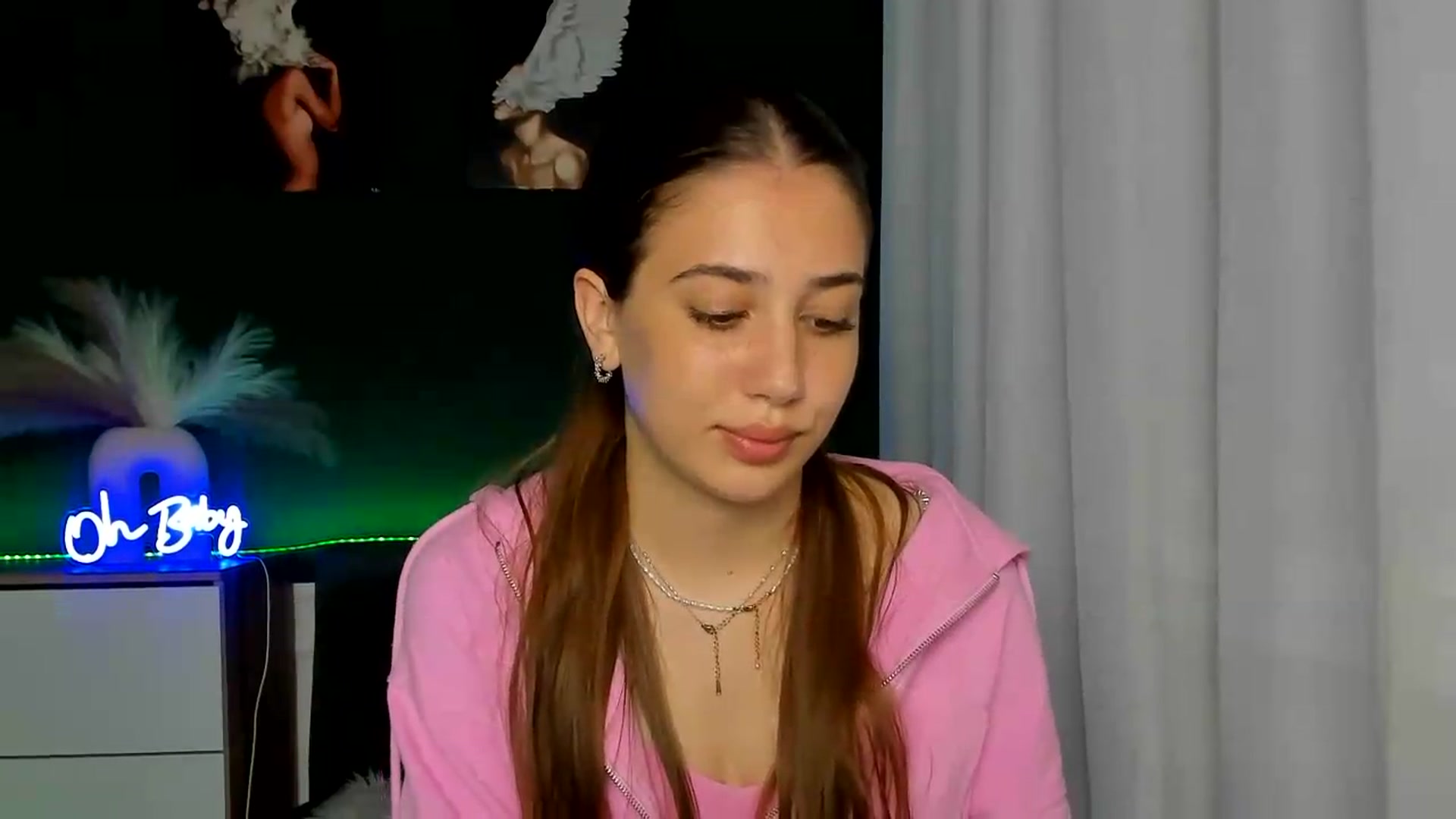 Gallery image thumbnail from AlexaPirs's myfreecams stream on, 06/04/2026, 16:54 image 13 of 20