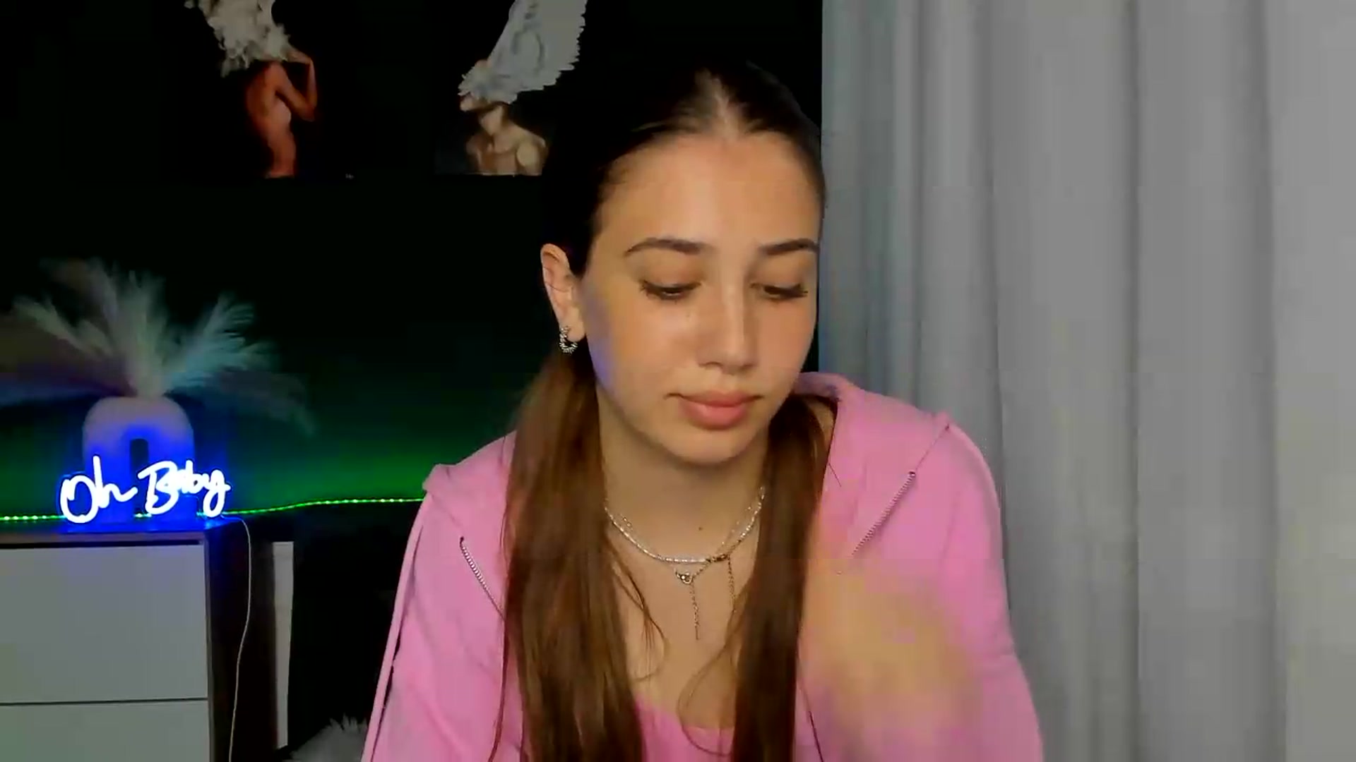 Gallery image thumbnail from AlexaPirs's myfreecams stream on, 06/04/2026, 16:54 image 9 of 20