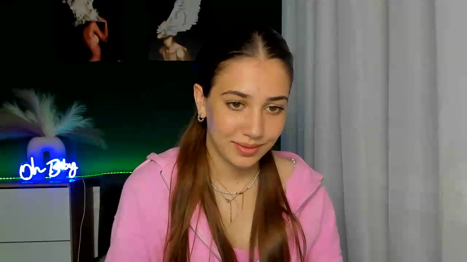 Gallery image thumbnail from AlexaPirs's myfreecams stream on, 06/04/2026, 16:54 image 18 of 20