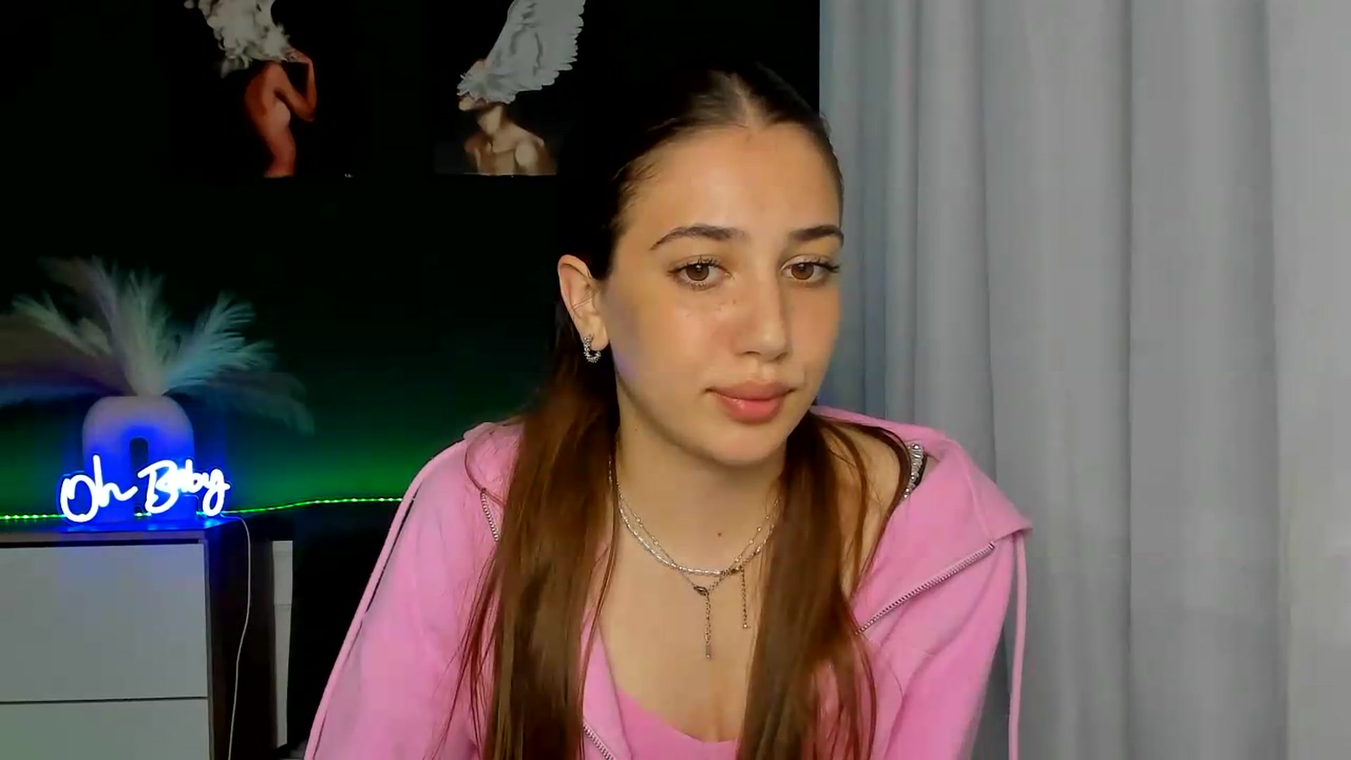 Gallery image thumbnail from AlexaPirs's myfreecams stream on, 06/04/2026, 16:54 image 12 of 20