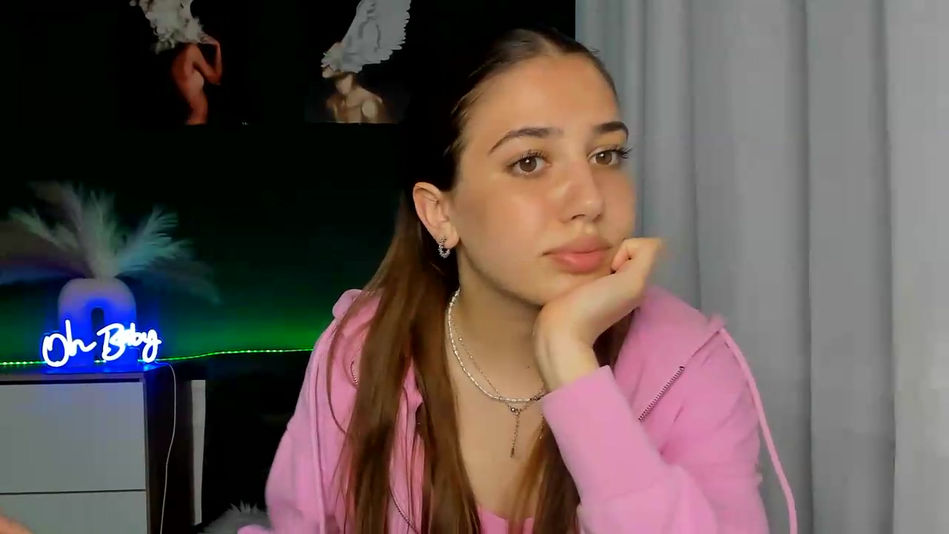 Gallery image thumbnail from AlexaPirs's myfreecams stream on, 06/04/2026, 16:54 image 7 of 20