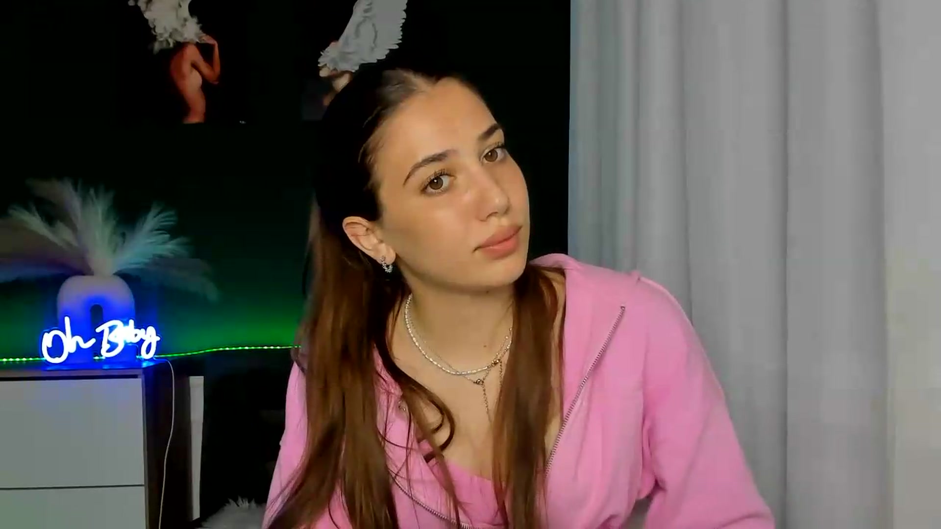 Gallery image thumbnail from AlexaPirs's myfreecams stream on, 06/04/2026, 16:54 image 8 of 20