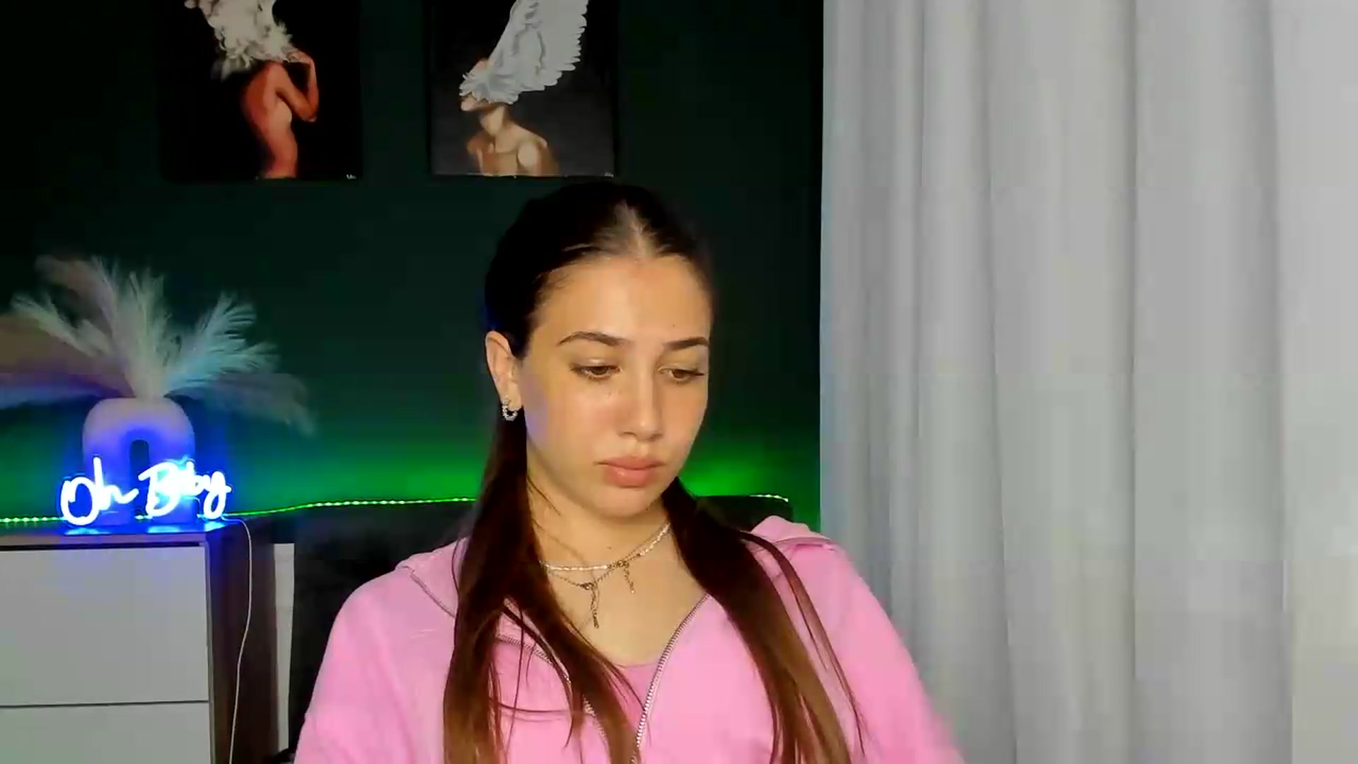 Gallery image thumbnail from AlexaPirs's myfreecams stream on, 06/04/2026, 16:54 image 15 of 20
