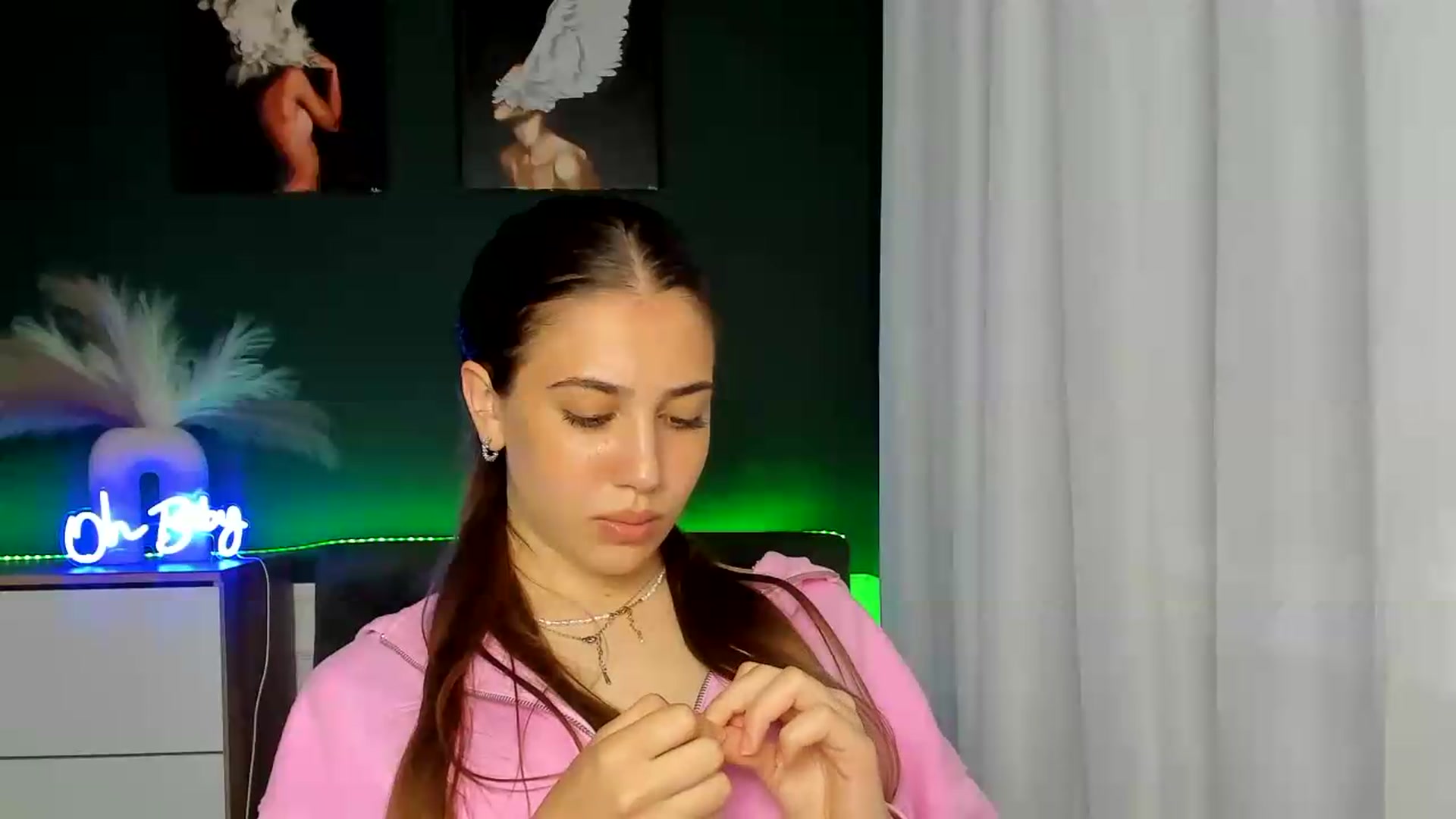 Gallery image thumbnail from AlexaPirs's myfreecams stream on, 06/04/2026, 16:54 image 16 of 20