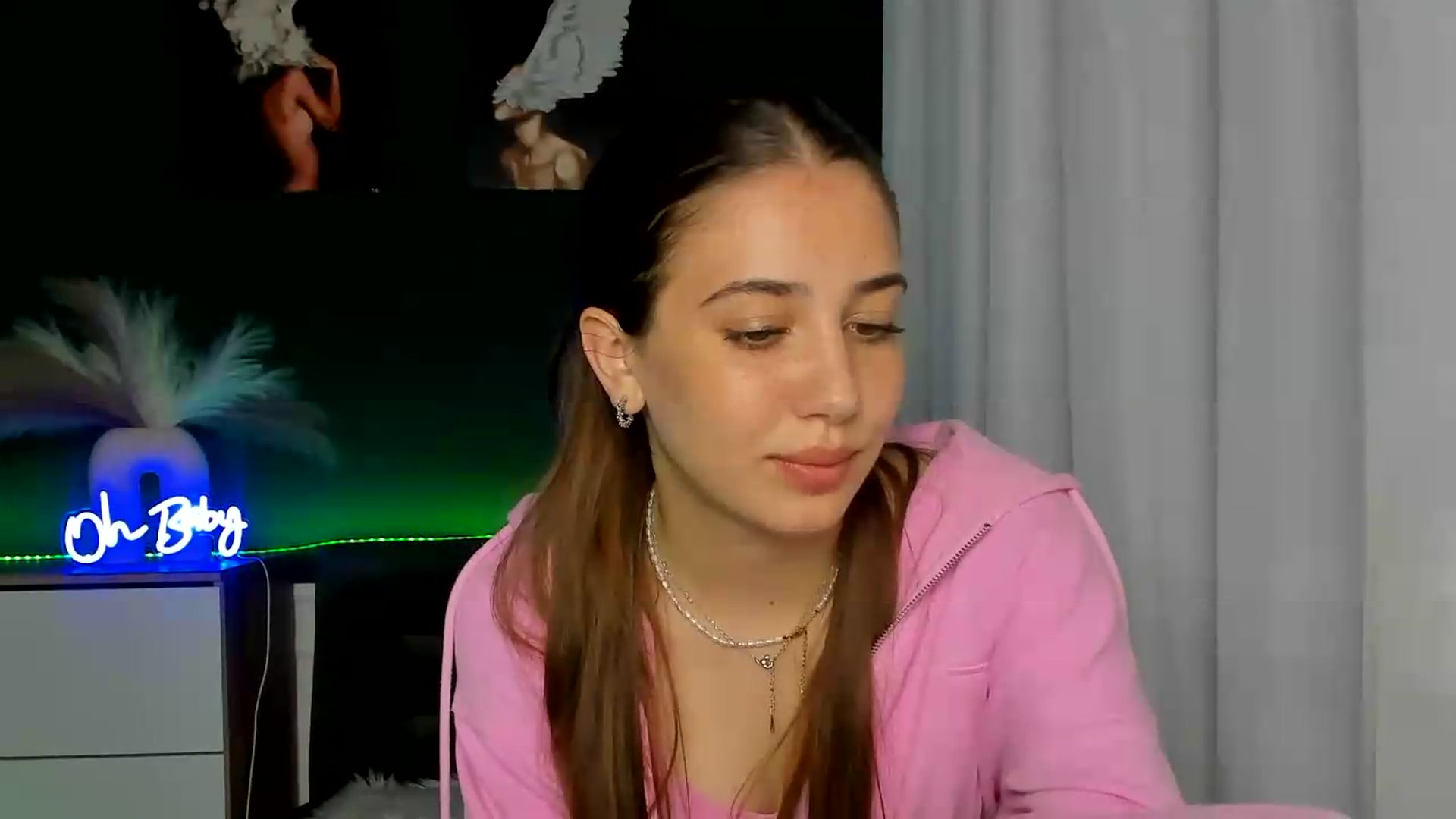 Gallery image thumbnail from AlexaPirs's myfreecams stream on, 06/04/2026, 16:54 image 10 of 20