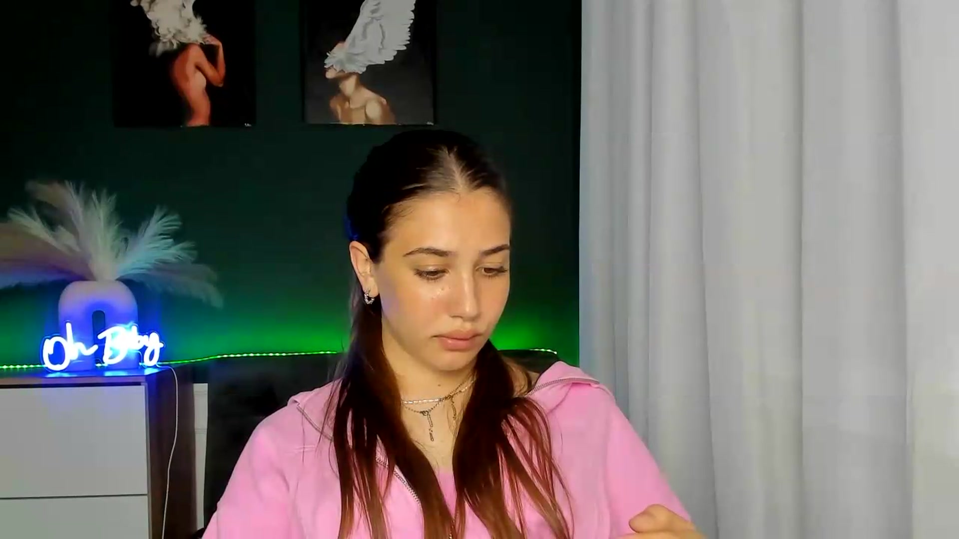Gallery image thumbnail from AlexaPirs's myfreecams stream on, 06/04/2026, 16:54 image 14 of 20