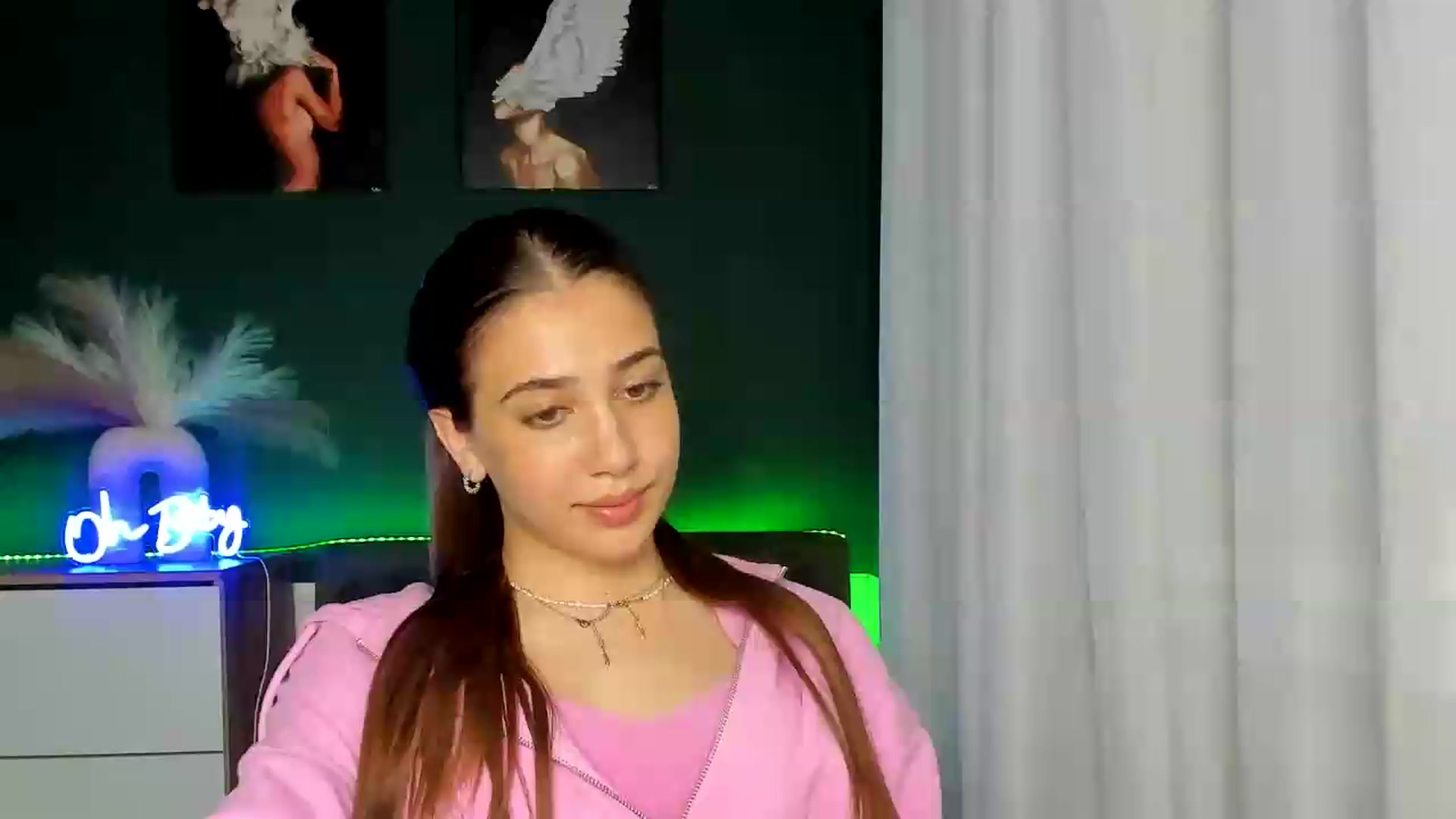 Gallery image thumbnail from AlexaPirs's myfreecams stream on, 06/04/2026, 16:54 image 2 of 20