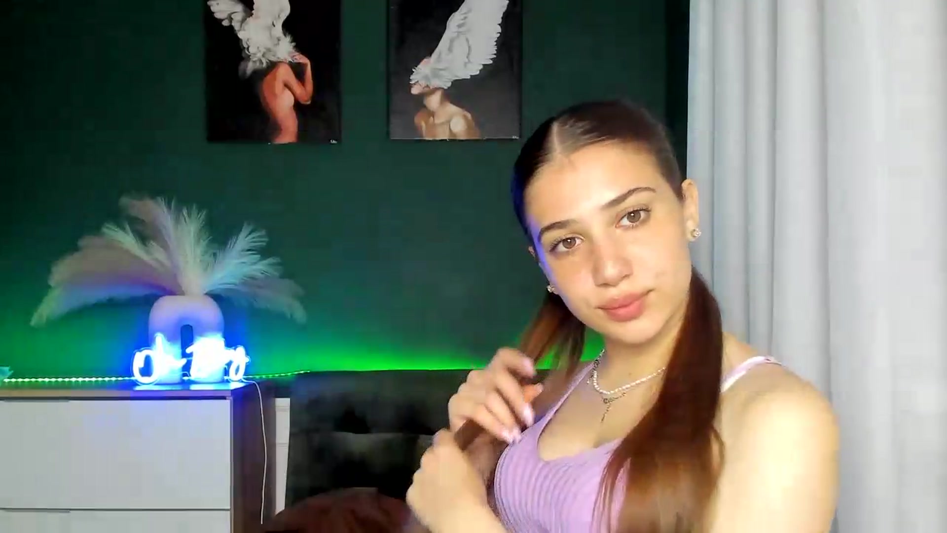 Gallery image thumbnail from AlexaPirs's myfreecams stream on, 06/09/2026, 13:43 image 12 of 20