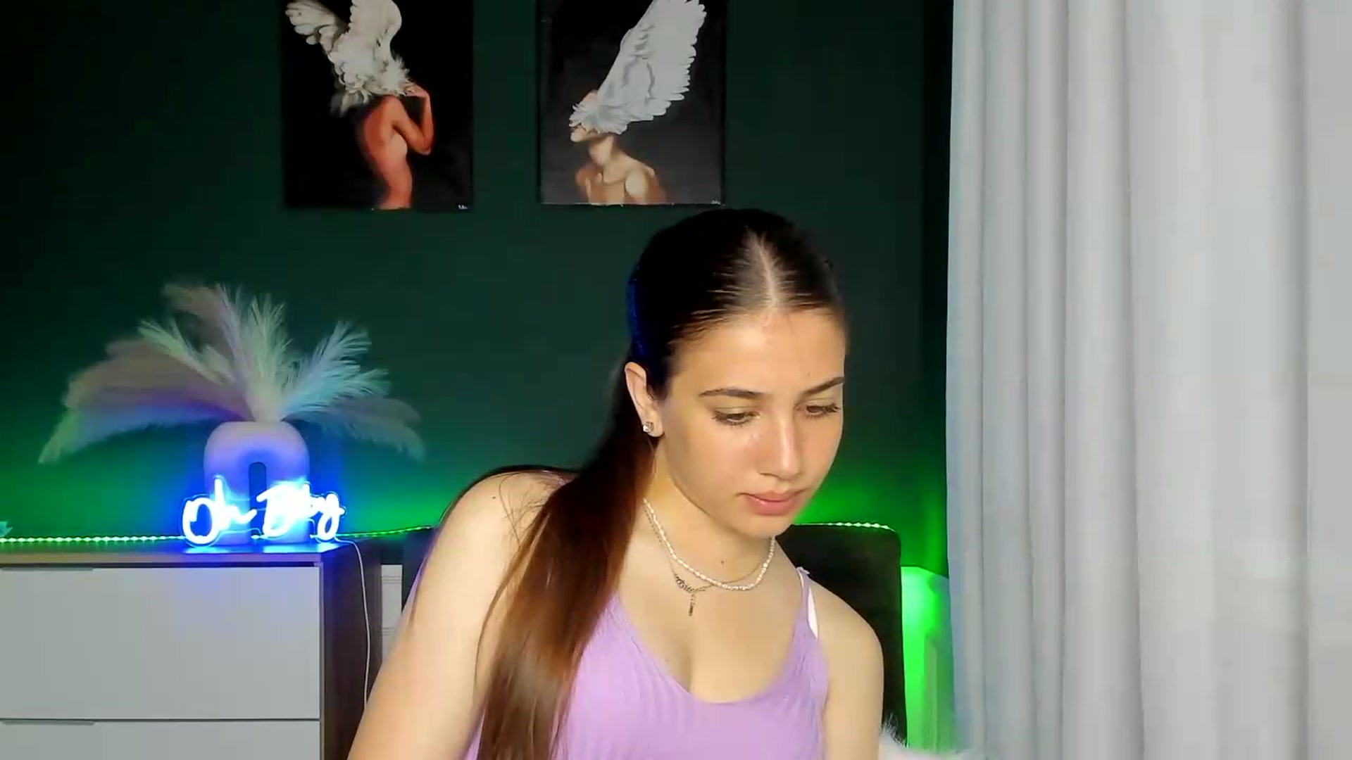 Gallery image thumbnail from AlexaPirs's myfreecams stream on, 06/09/2026, 14:00 image 12 of 20