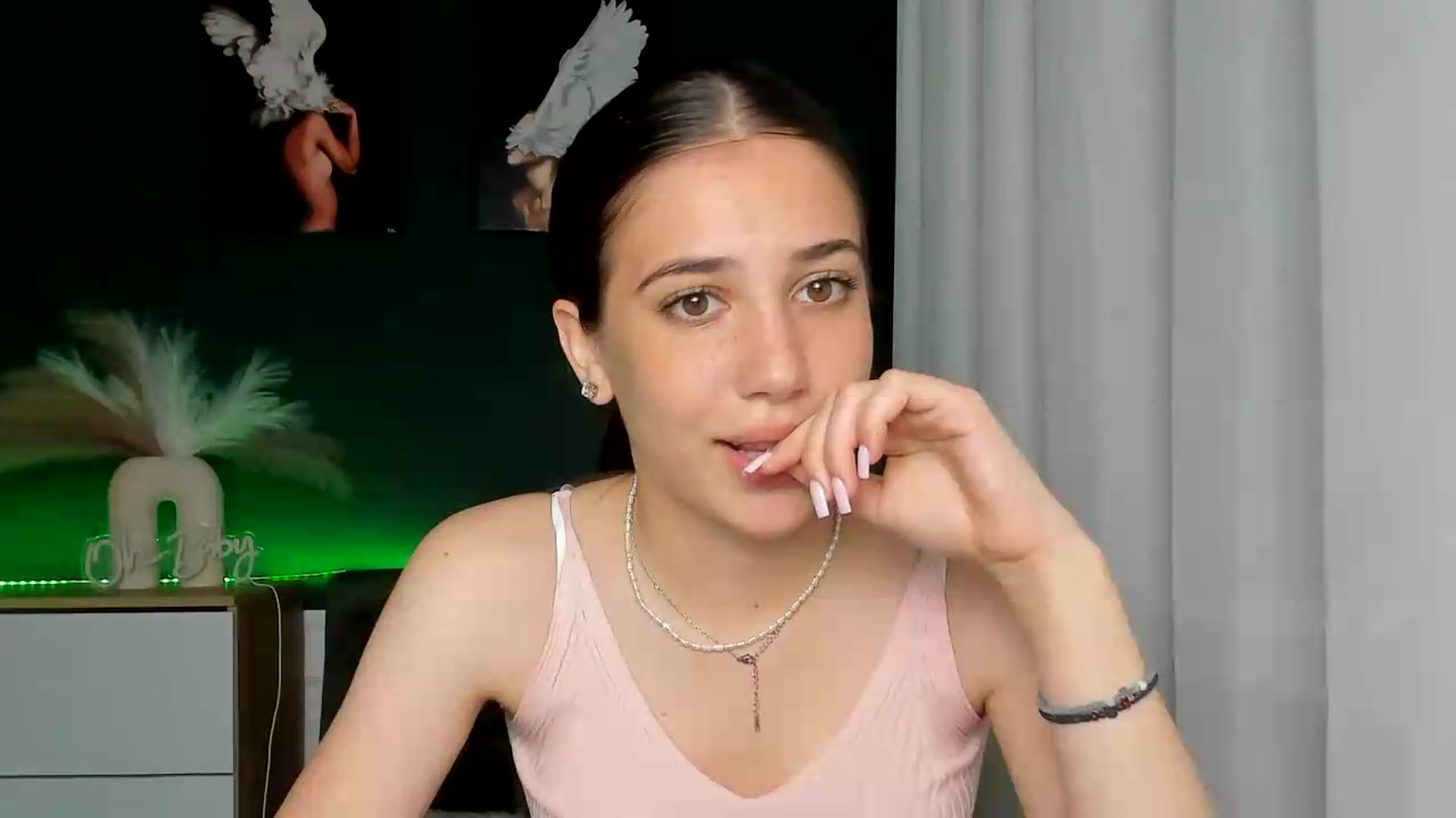 Gallery image thumbnail from AlexaPirs's myfreecams stream on, 06/11/2026, 16:20 image 5 of 20