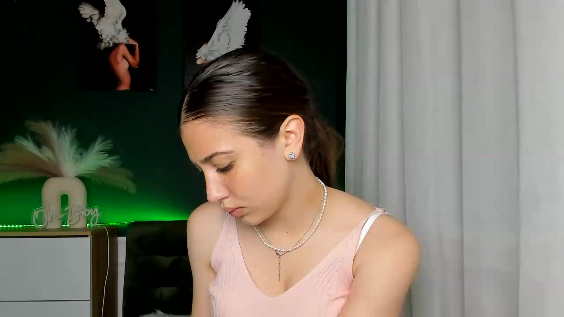 Gallery image thumbnail from AlexaPirs's myfreecams stream on, 06/11/2026, 16:20 image 9 of 20