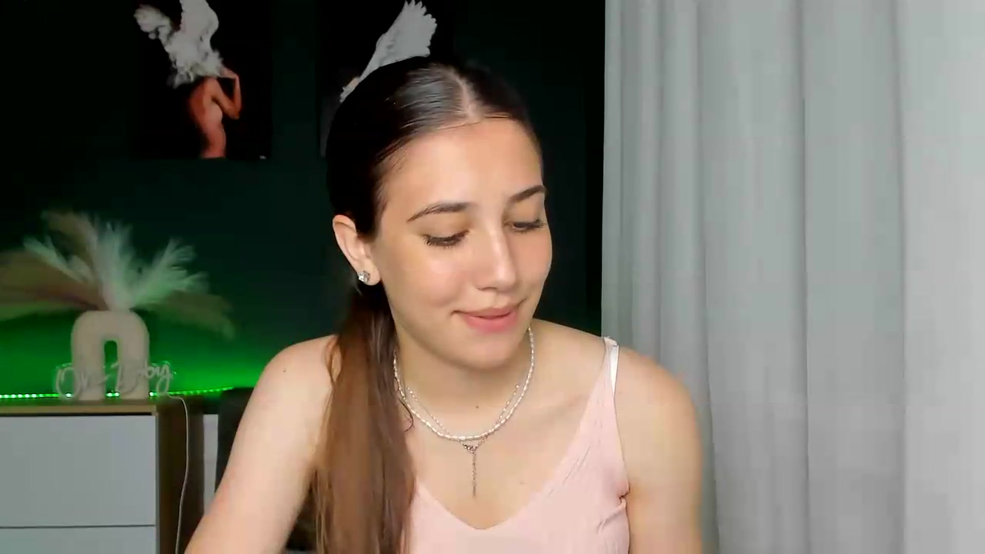 Gallery image thumbnail from AlexaPirs's myfreecams stream on, 06/11/2026, 16:20 image 13 of 20