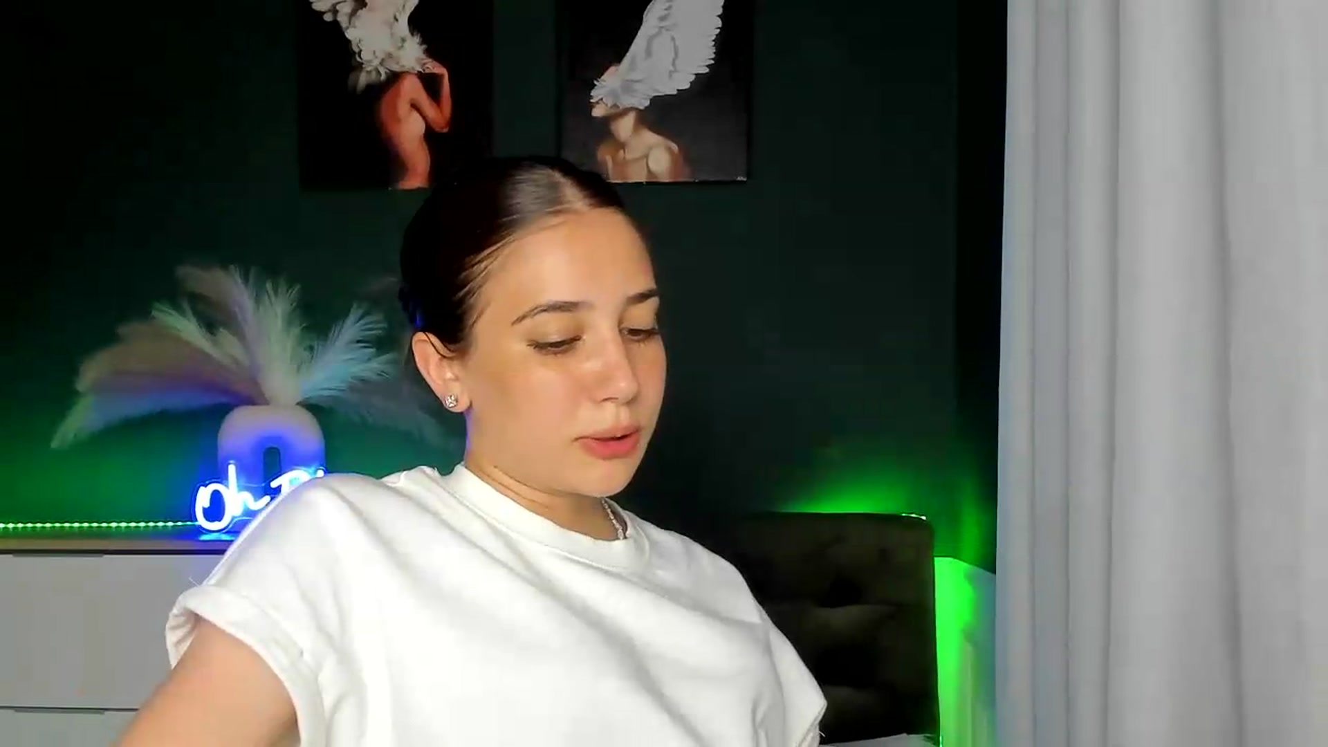 Gallery image thumbnail from AlexaPirs's myfreecams stream on, 06/12/2026, 13:45 image 16 of 20