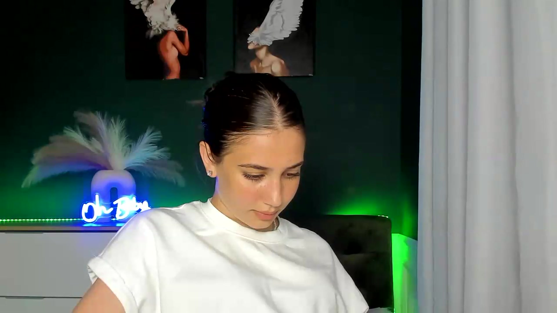 Gallery image thumbnail from AlexaPirs's myfreecams stream on, 06/12/2026, 13:45 image 17 of 20