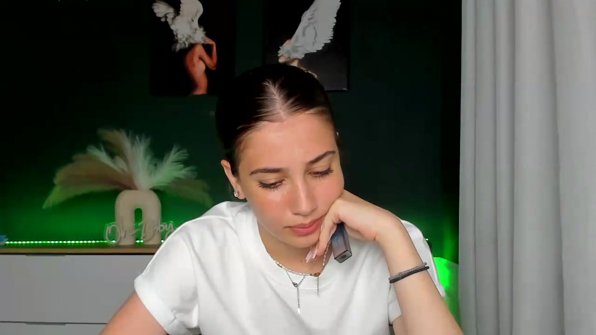 Gallery image thumbnail from AlexaPirs's myfreecams stream on, 06/12/2026, 16:08 image 13 of 20