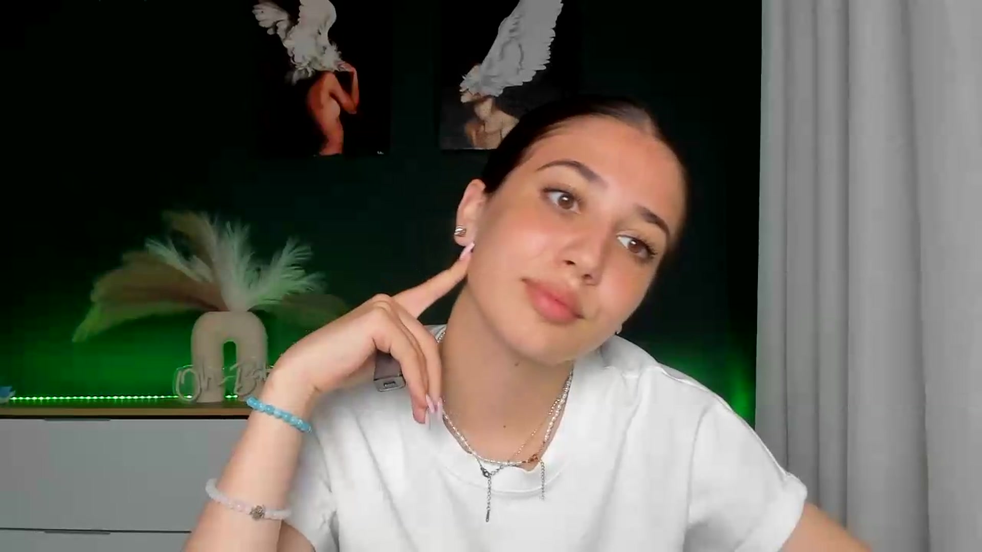 Gallery image thumbnail from AlexaPirs's myfreecams stream on, 06/12/2026, 16:08 image 4 of 20