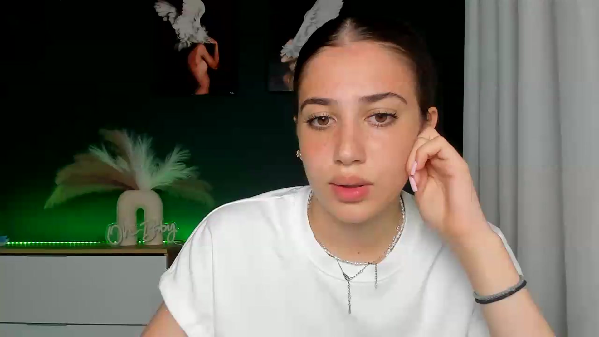 Gallery image thumbnail from AlexaPirs's myfreecams stream on, 06/12/2026, 16:08 image 12 of 20