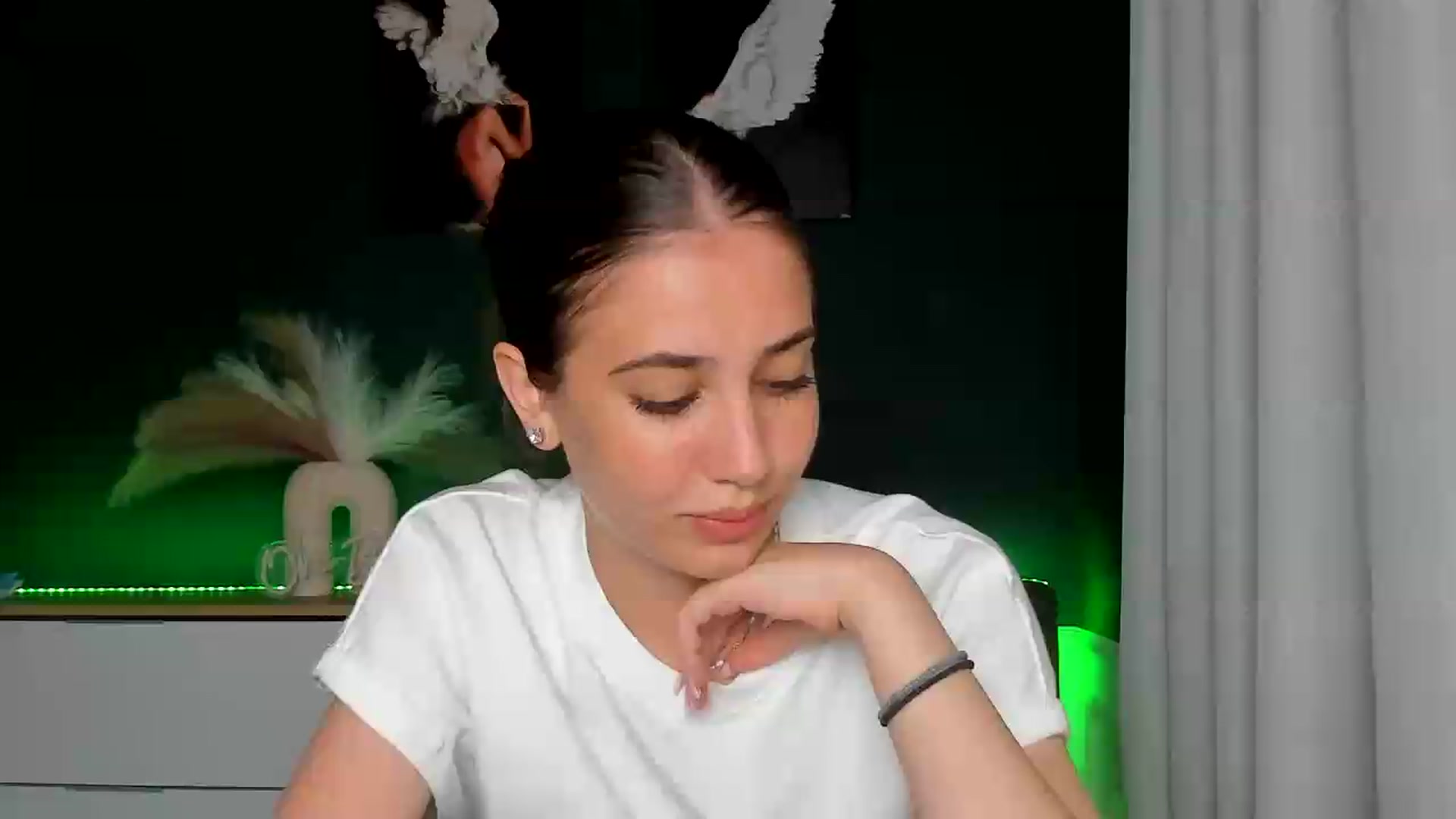 Gallery image thumbnail from AlexaPirs's myfreecams stream on, 06/12/2026, 16:08 image 1 of 20