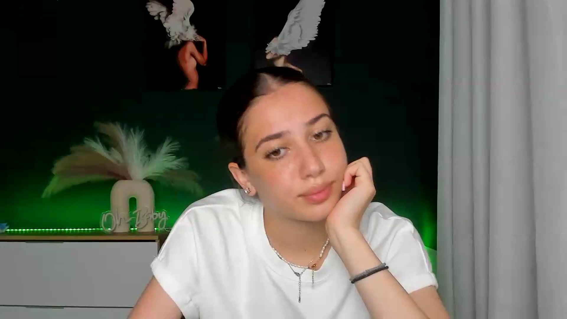 Gallery image thumbnail from AlexaPirs's myfreecams stream on, 06/12/2026, 16:08 image 17 of 20