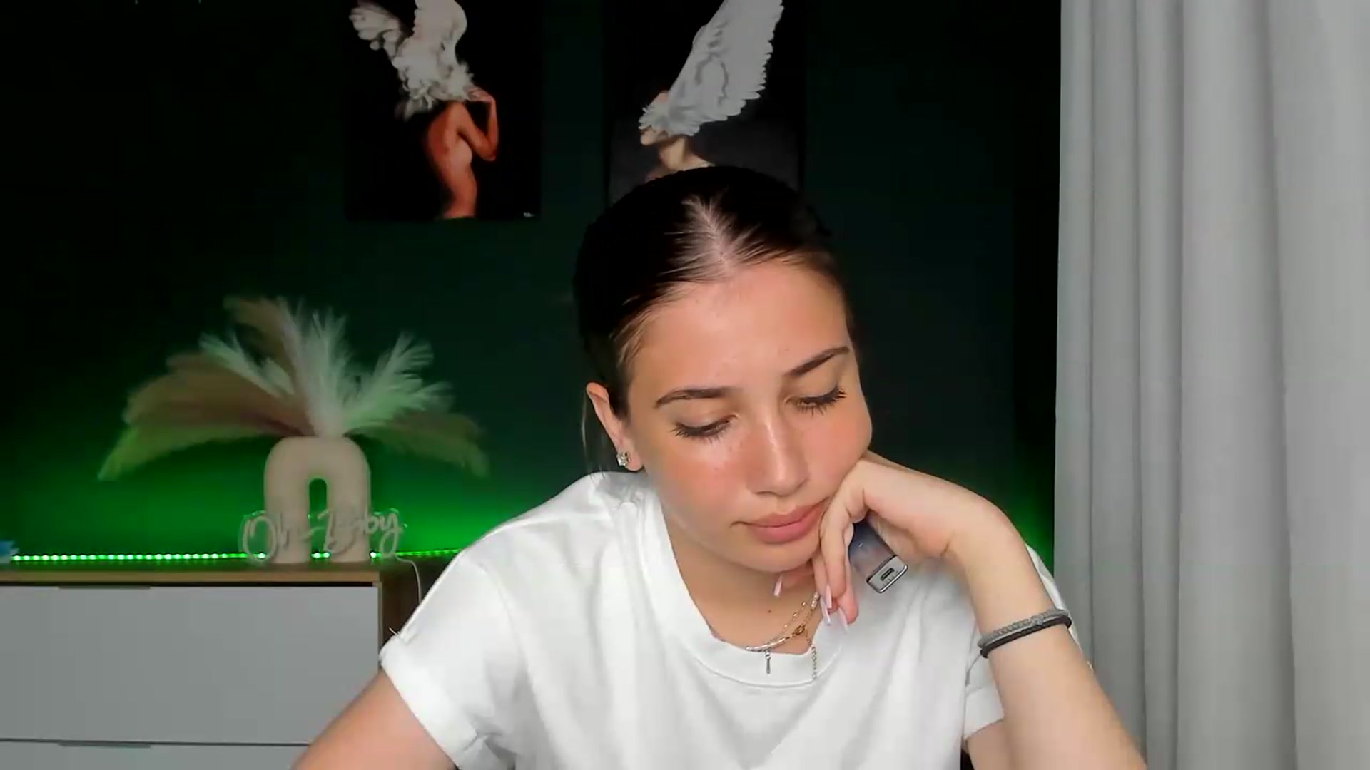 Gallery image thumbnail from AlexaPirs's myfreecams stream on, 06/12/2026, 16:44 image 12 of 20