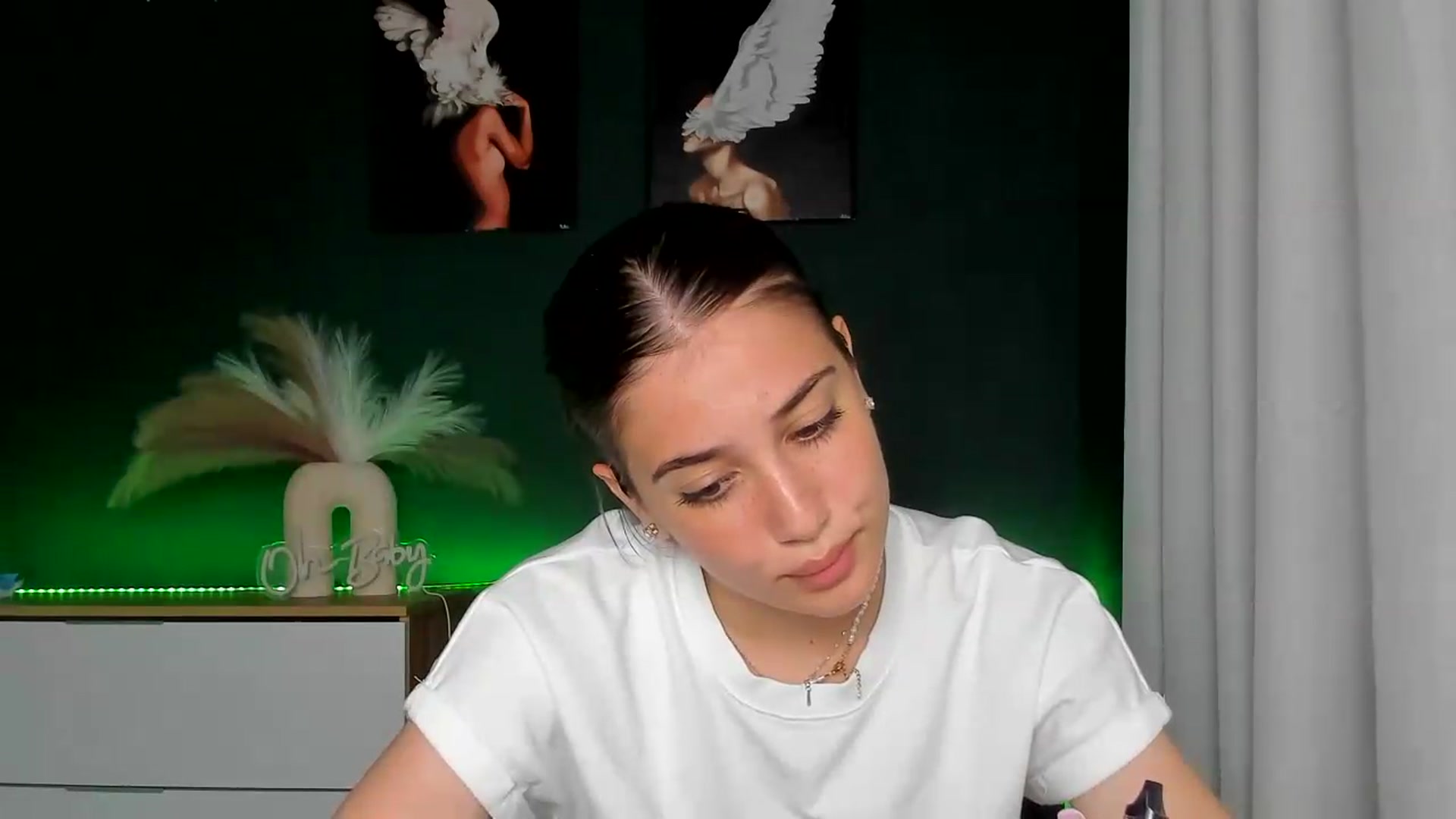 Gallery image thumbnail from AlexaPirs's myfreecams stream on, 06/12/2026, 16:44 image 10 of 20