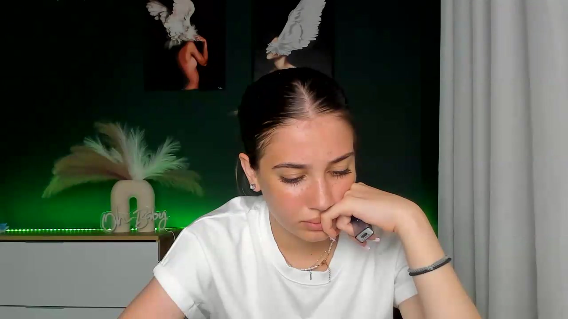Gallery image thumbnail from AlexaPirs's myfreecams stream on, 06/12/2026, 16:44 image 13 of 20