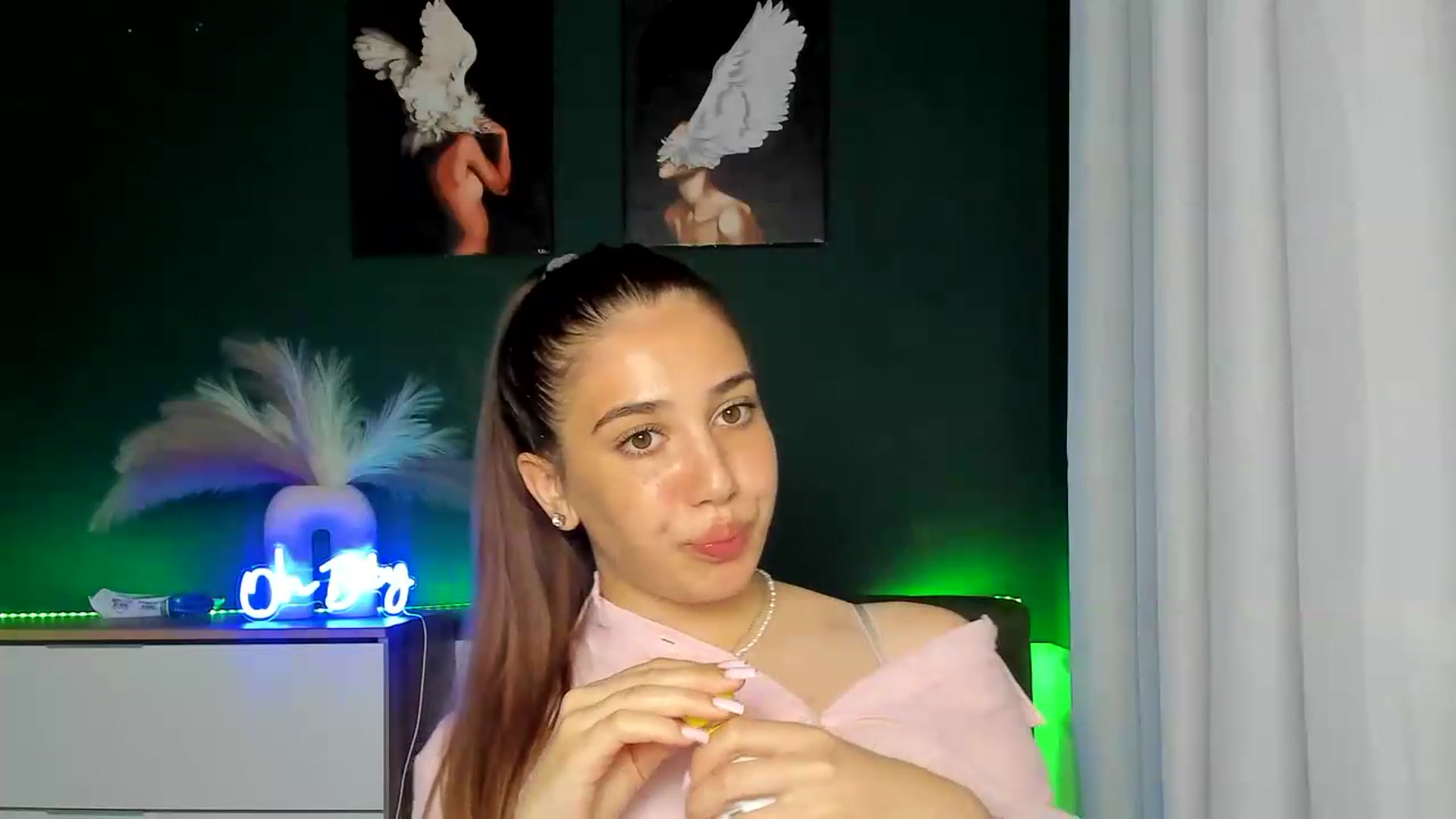 Gallery image thumbnail from AlexaPirs's myfreecams stream on, 06/15/2026, 15:05 image 17 of 20