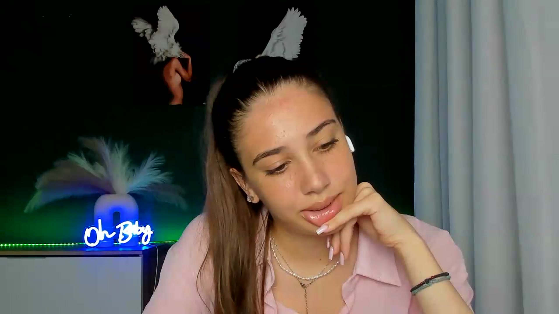 Gallery image thumbnail from AlexaPirs's myfreecams stream on, 06/15/2026, 16:43 image 18 of 20