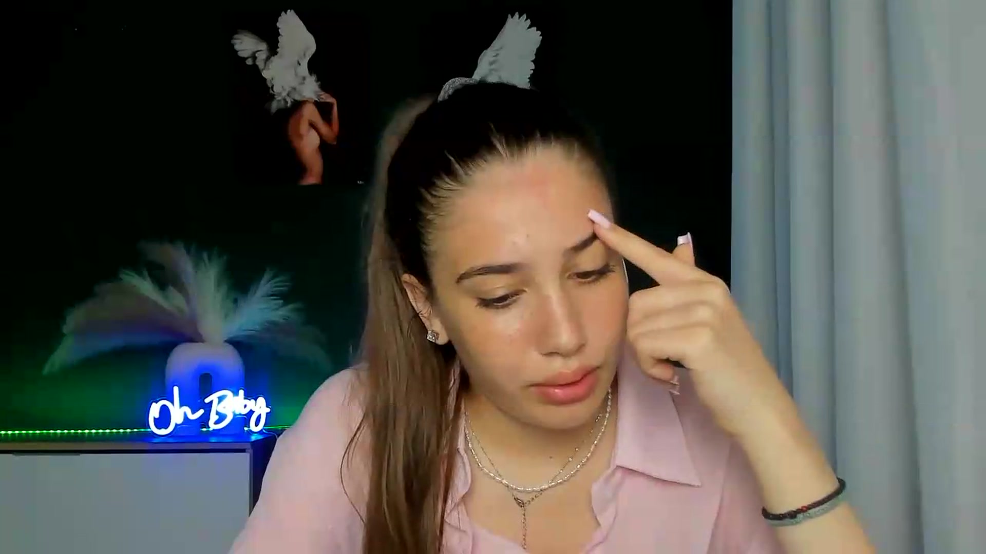 Gallery image thumbnail from AlexaPirs's myfreecams stream on, 06/15/2026, 16:43 image 16 of 20