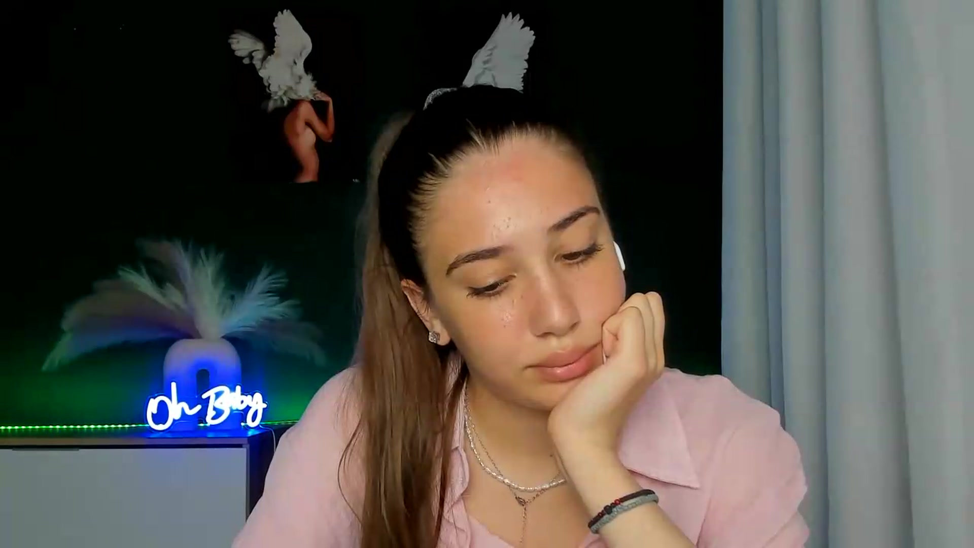 Gallery image thumbnail from AlexaPirs's myfreecams stream on, 06/15/2026, 16:43 image 13 of 20