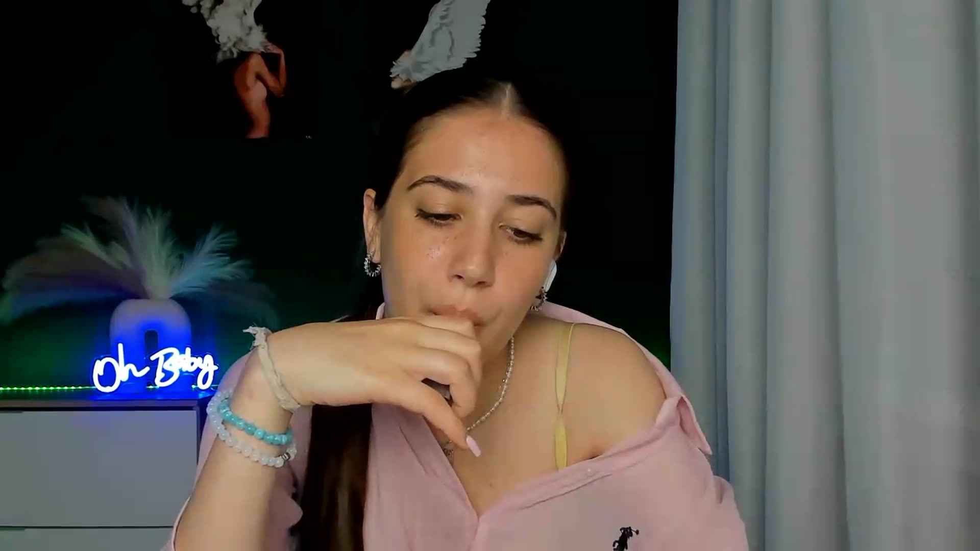 Gallery image thumbnail from AlexaPirs's myfreecams stream on, 06/16/2026, 14:21 image 19 of 20