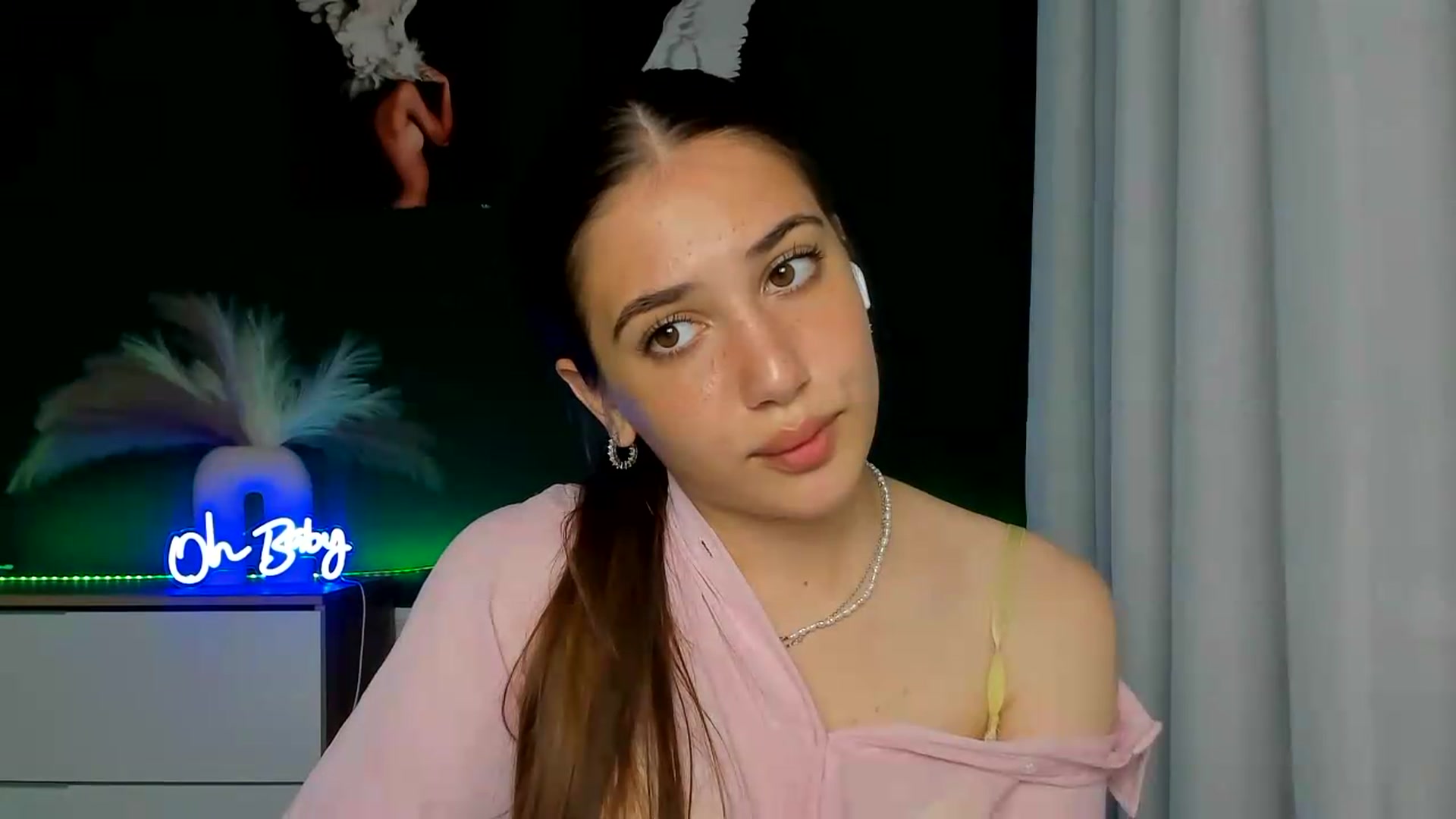 Gallery image thumbnail from AlexaPirs's myfreecams stream on, 06/16/2026, 14:35 image 19 of 20