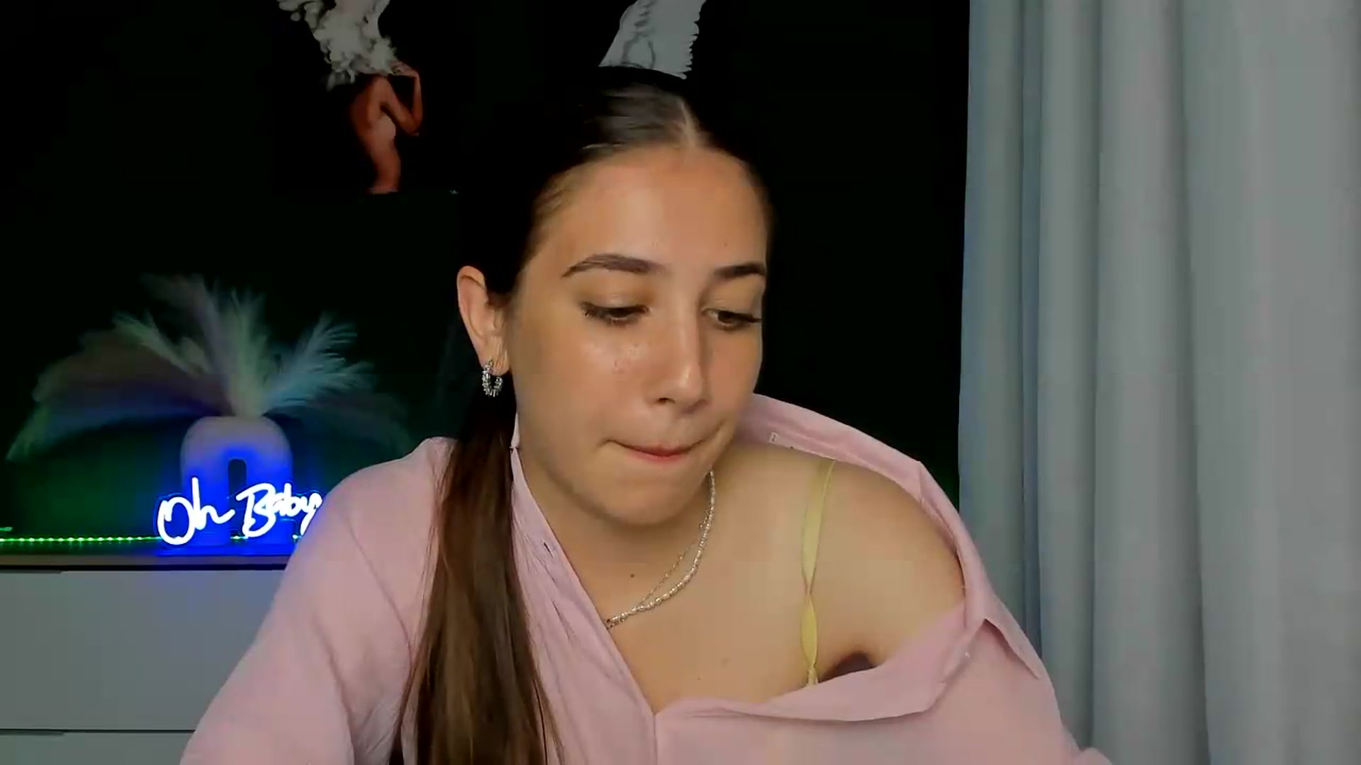 Gallery image thumbnail from AlexaPirs's myfreecams stream on, 06/16/2026, 14:35 image 17 of 20
