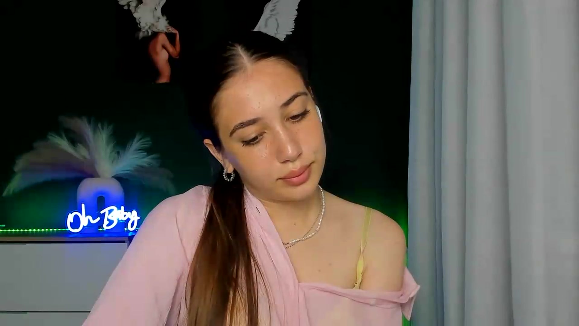 Gallery image thumbnail from AlexaPirs's myfreecams stream on, 06/16/2026, 14:35 image 18 of 20