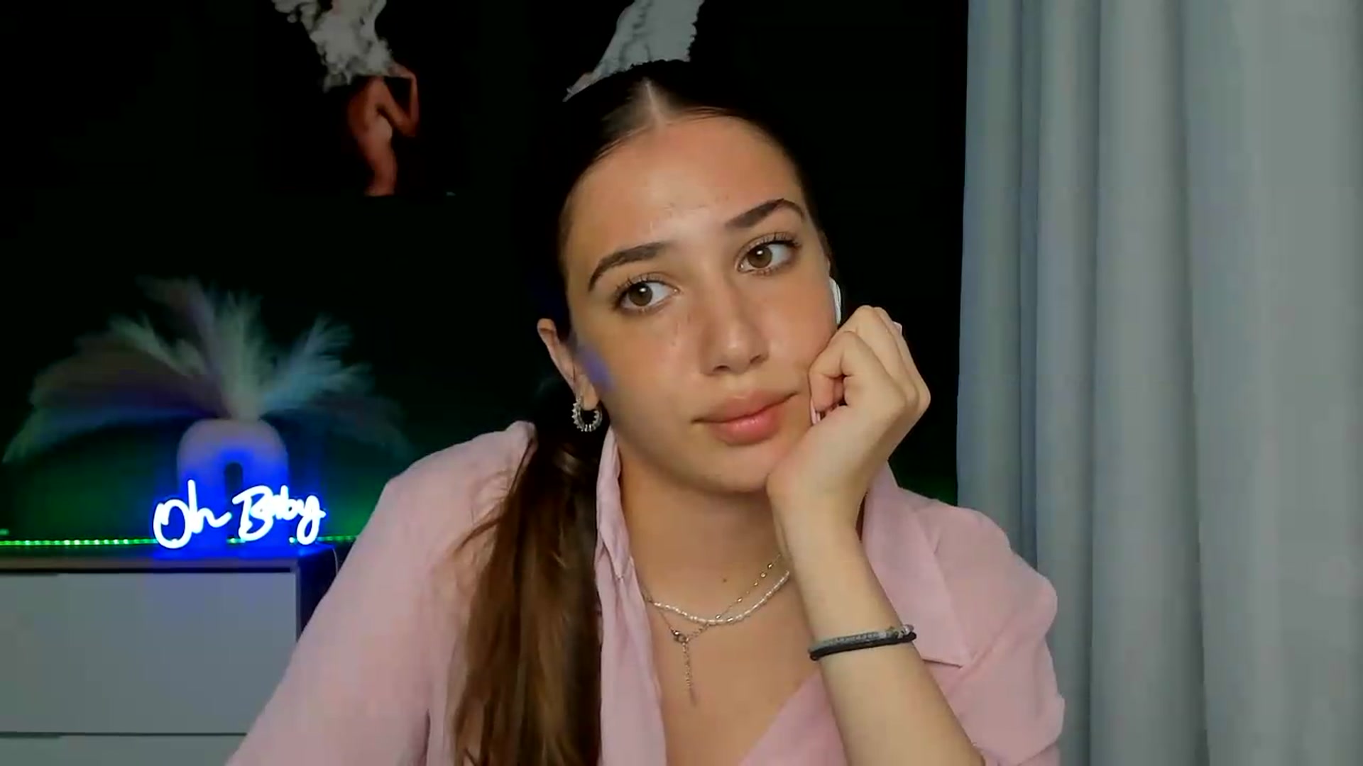 Gallery image thumbnail from AlexaPirs's myfreecams stream on, 06/16/2026, 15:52 image 3 of 20