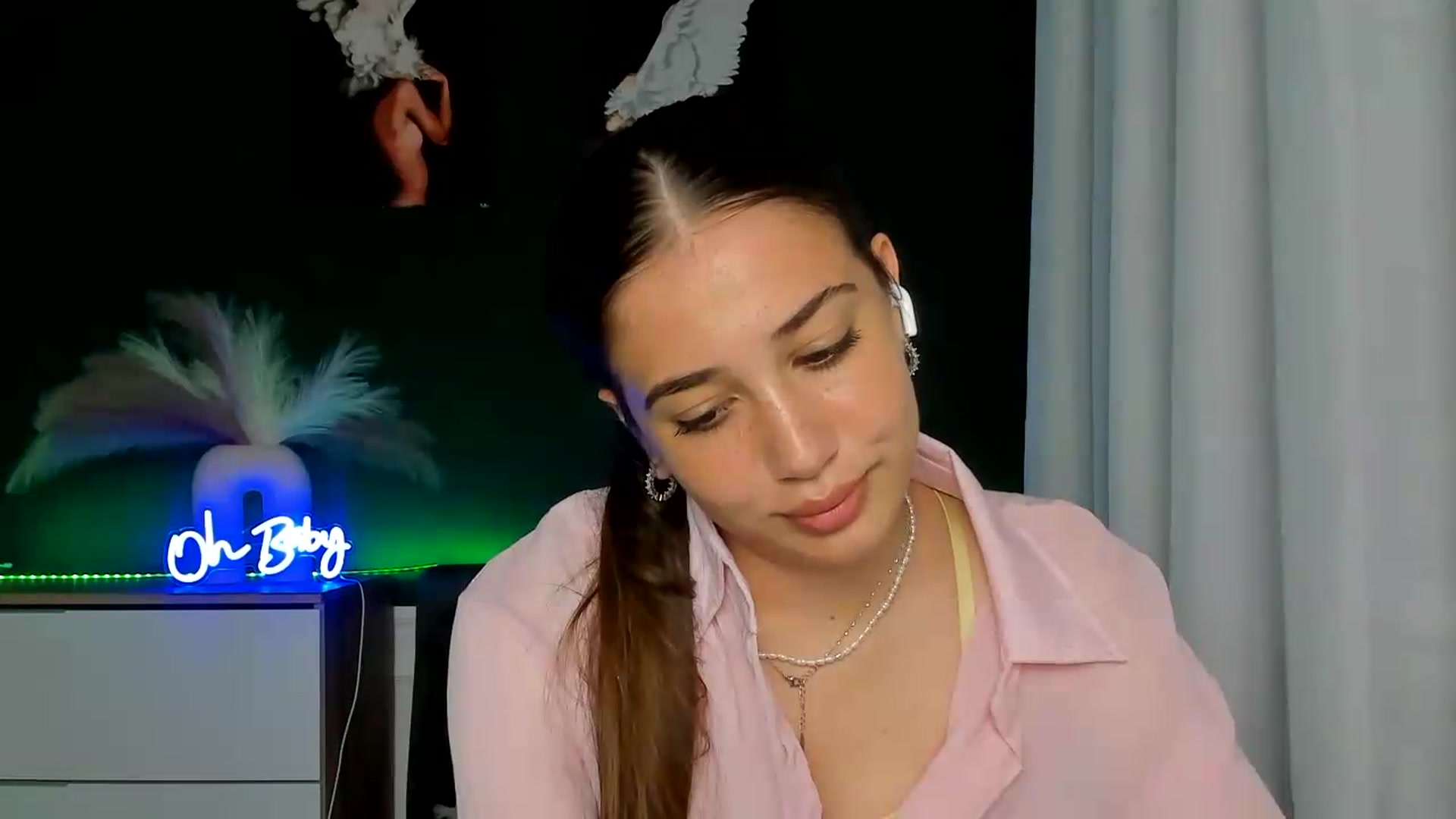 Gallery image thumbnail from AlexaPirs's myfreecams stream on, 06/16/2026, 15:52 image 9 of 20