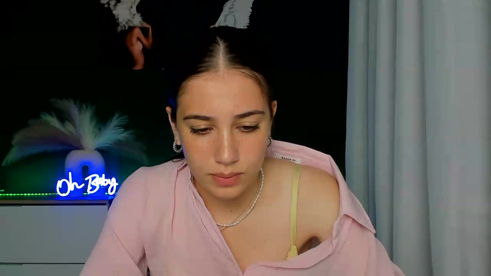 Gallery image thumbnail from AlexaPirs's myfreecams stream on, 06/16/2026, 16:43 image 9 of 20