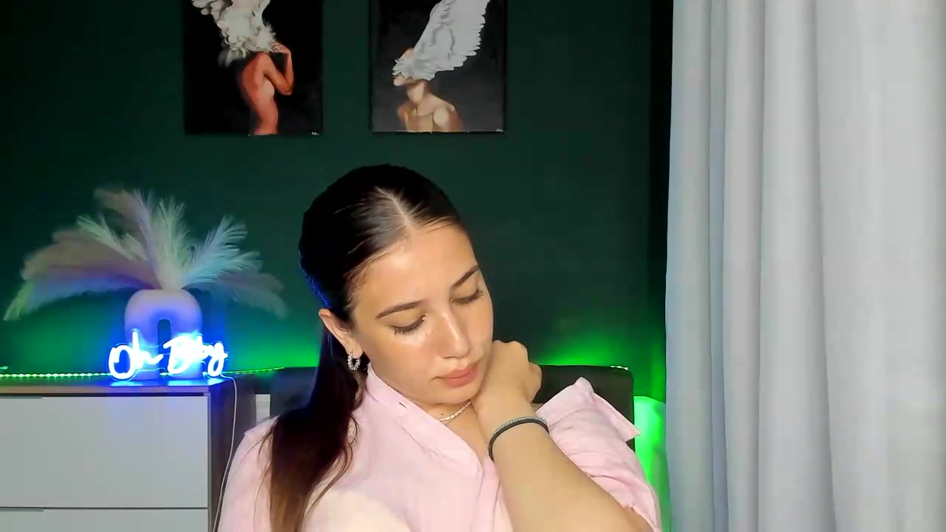 Gallery image thumbnail from AlexaPirs's myfreecams stream on, 06/16/2026, 16:43 image 17 of 20