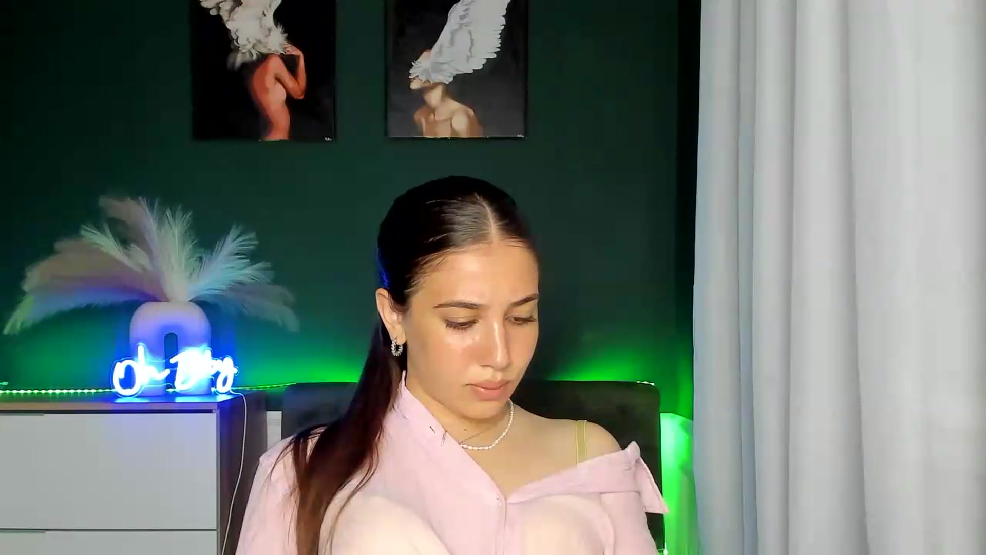 Gallery image thumbnail from AlexaPirs's myfreecams stream on, 06/16/2026, 16:43 image 19 of 20