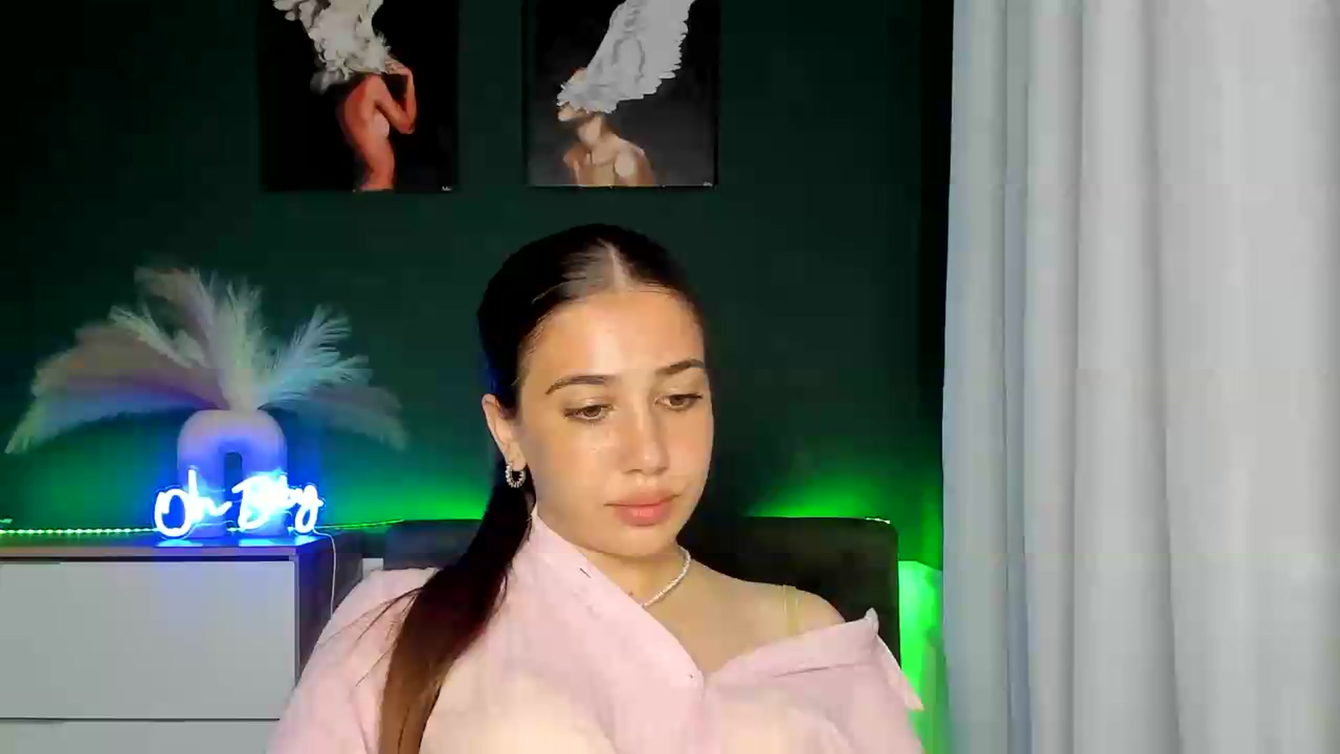Gallery image thumbnail from AlexaPirs's myfreecams stream on, 06/16/2026, 16:43 image 15 of 20