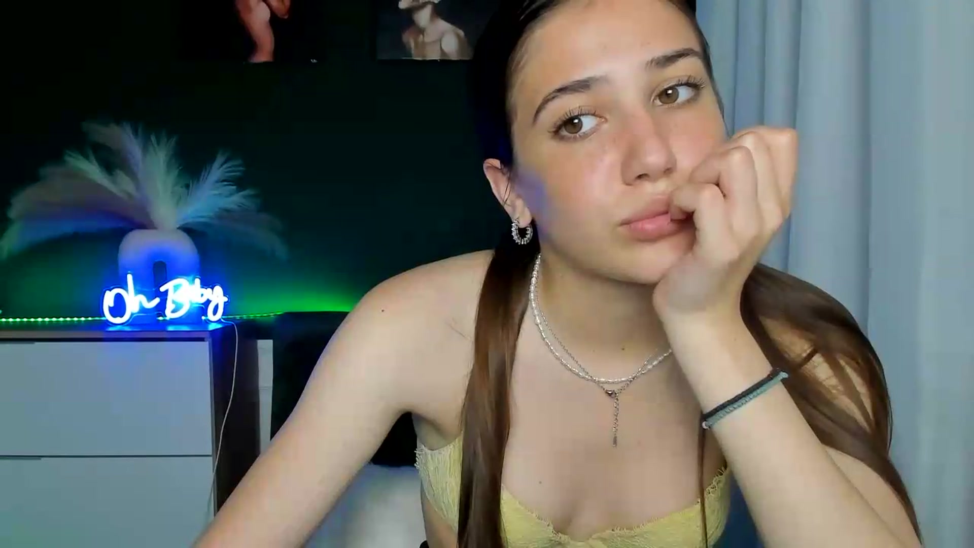 Gallery image thumbnail from AlexaPirs's myfreecams stream on, 06/19/2026, 14:26 image 11 of 20