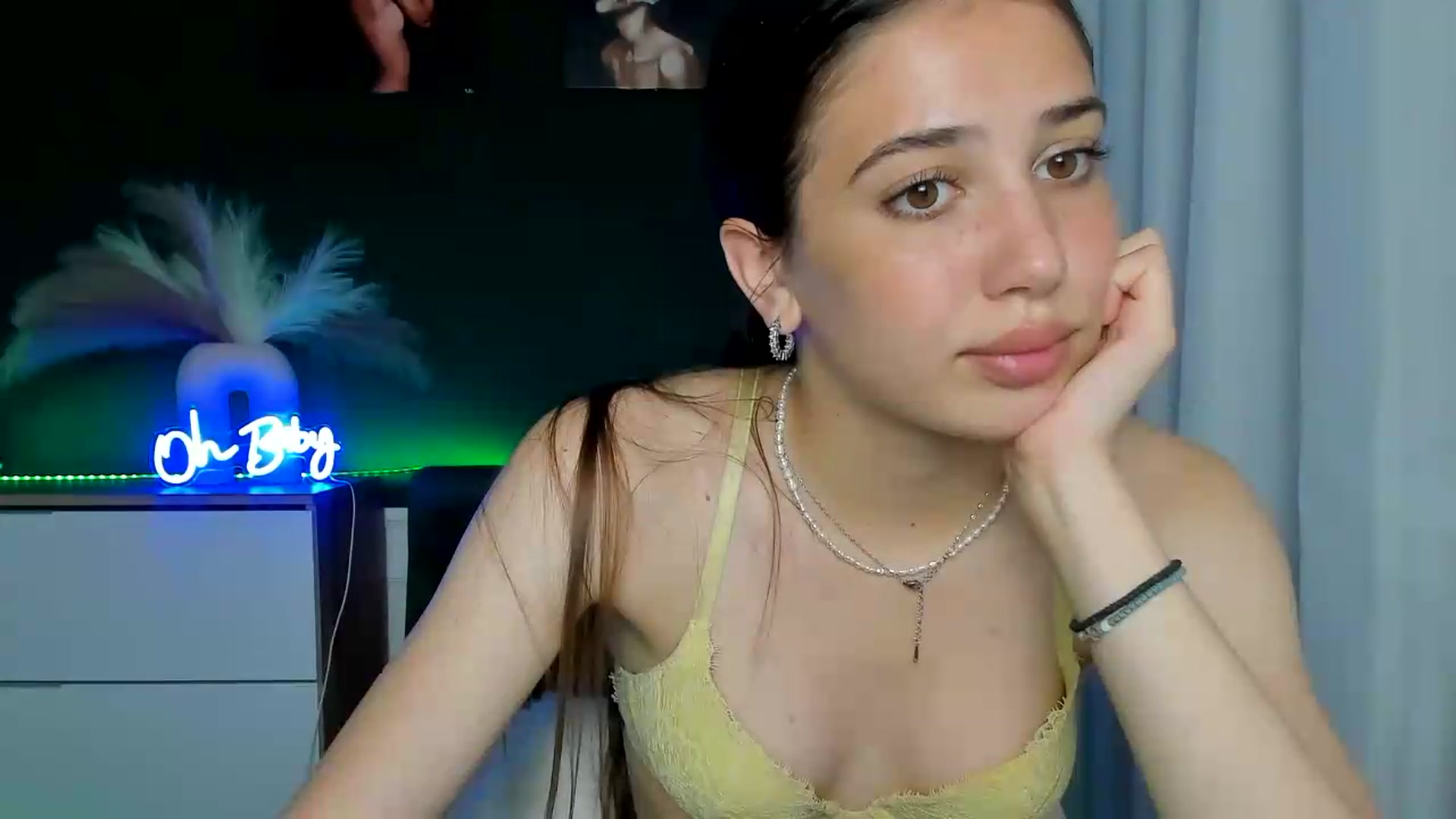Gallery image thumbnail from AlexaPirs's myfreecams stream on, 06/19/2026, 14:26 image 10 of 20