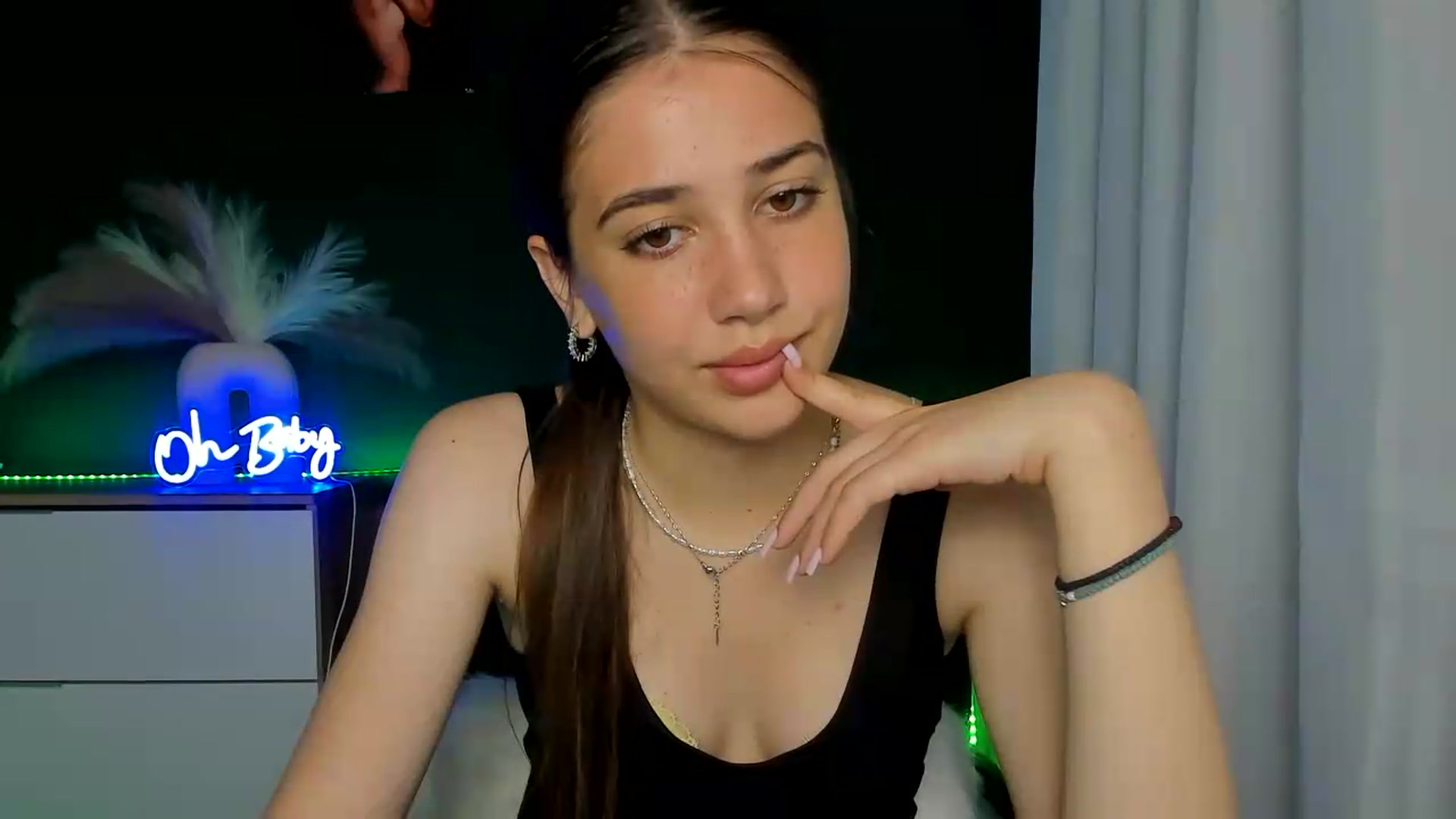 Gallery image thumbnail from AlexaPirs's myfreecams stream on, 06/19/2026, 14:26 image 17 of 20