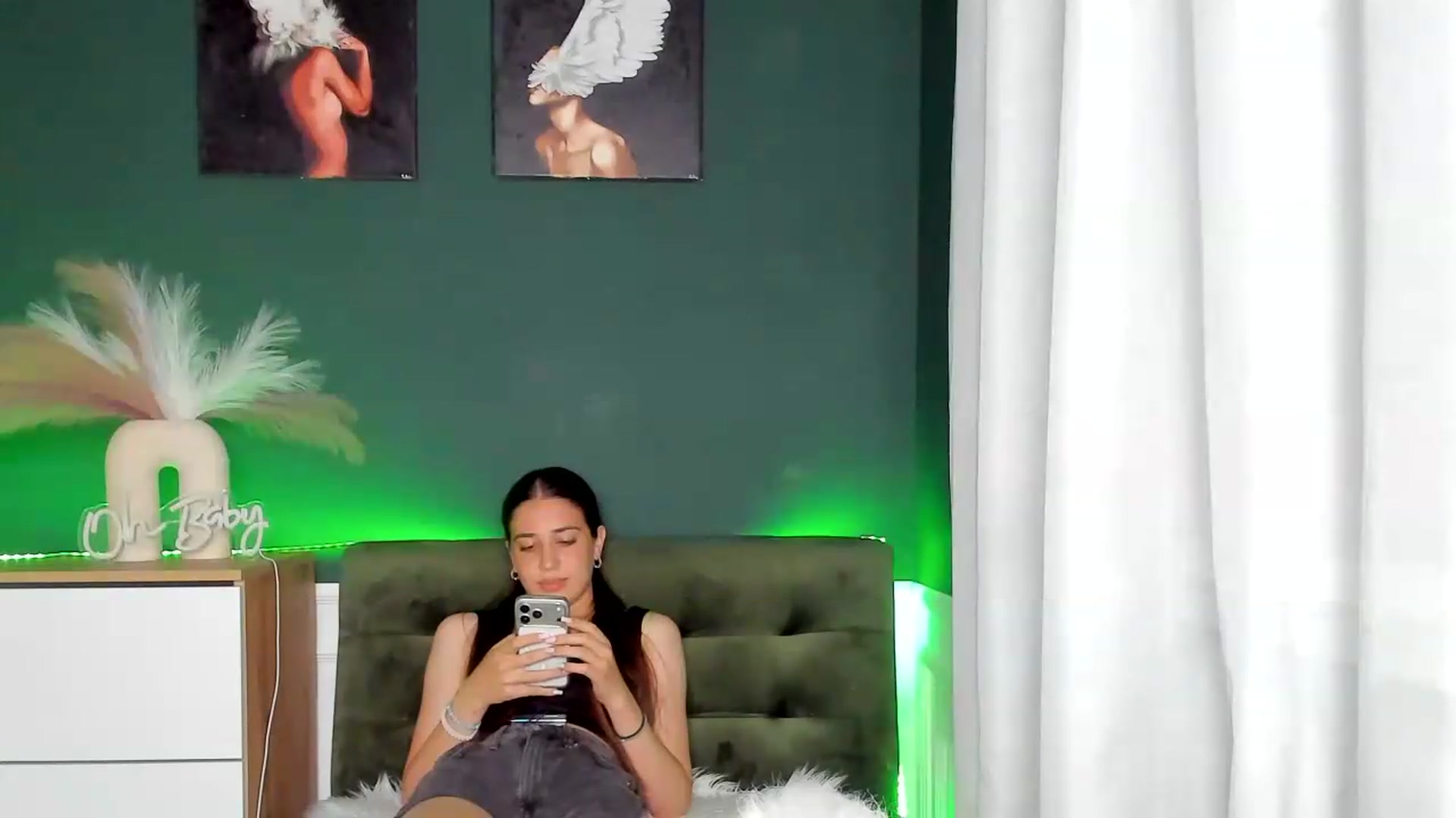 Gallery image thumbnail from AlexaPirs's myfreecams stream on, 06/19/2026, 16:52 image 18 of 20