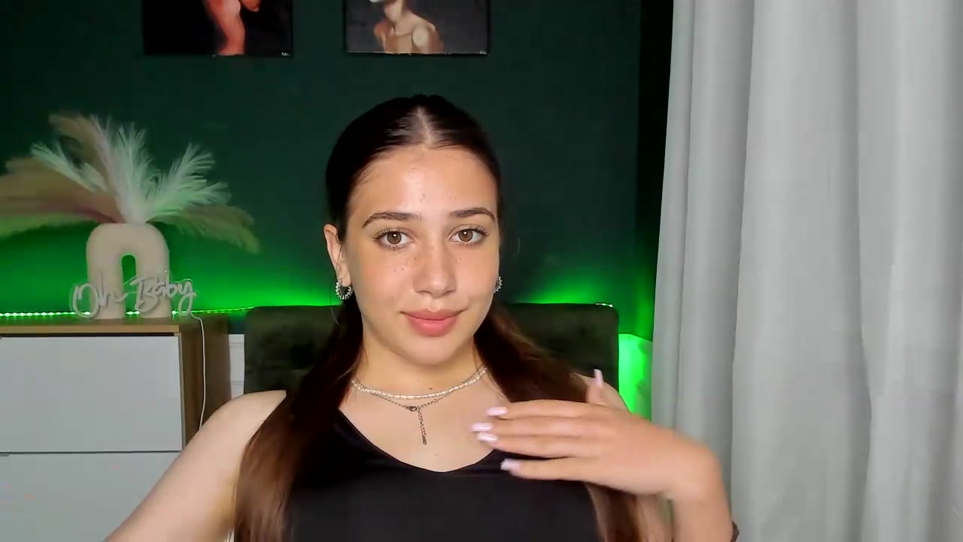 Gallery image thumbnail from AlexaPirs's myfreecams stream on, 06/19/2026, 16:52 image 9 of 20