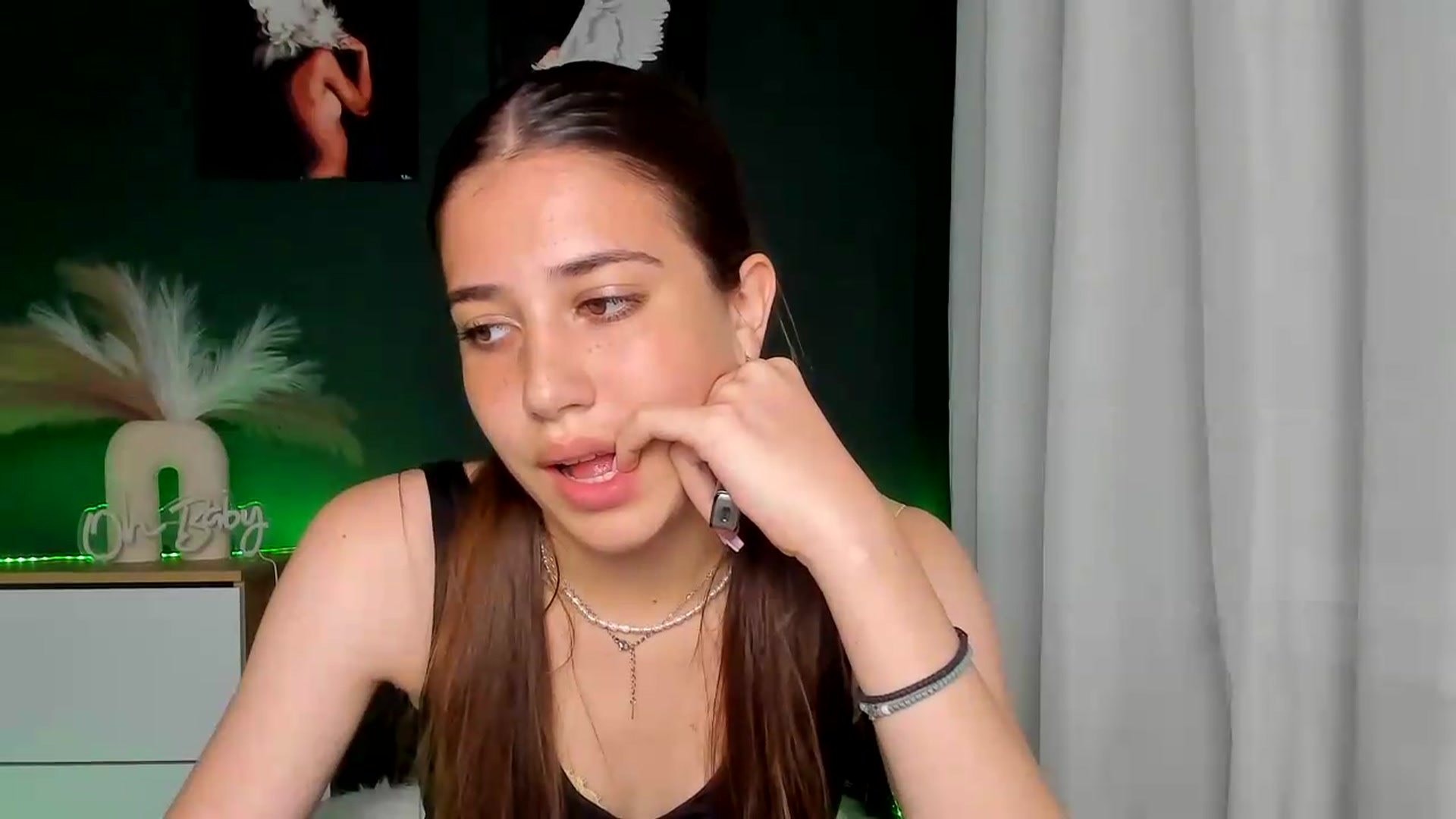 Gallery image thumbnail from AlexaPirs's myfreecams stream on, 06/19/2026, 16:52 image 19 of 20